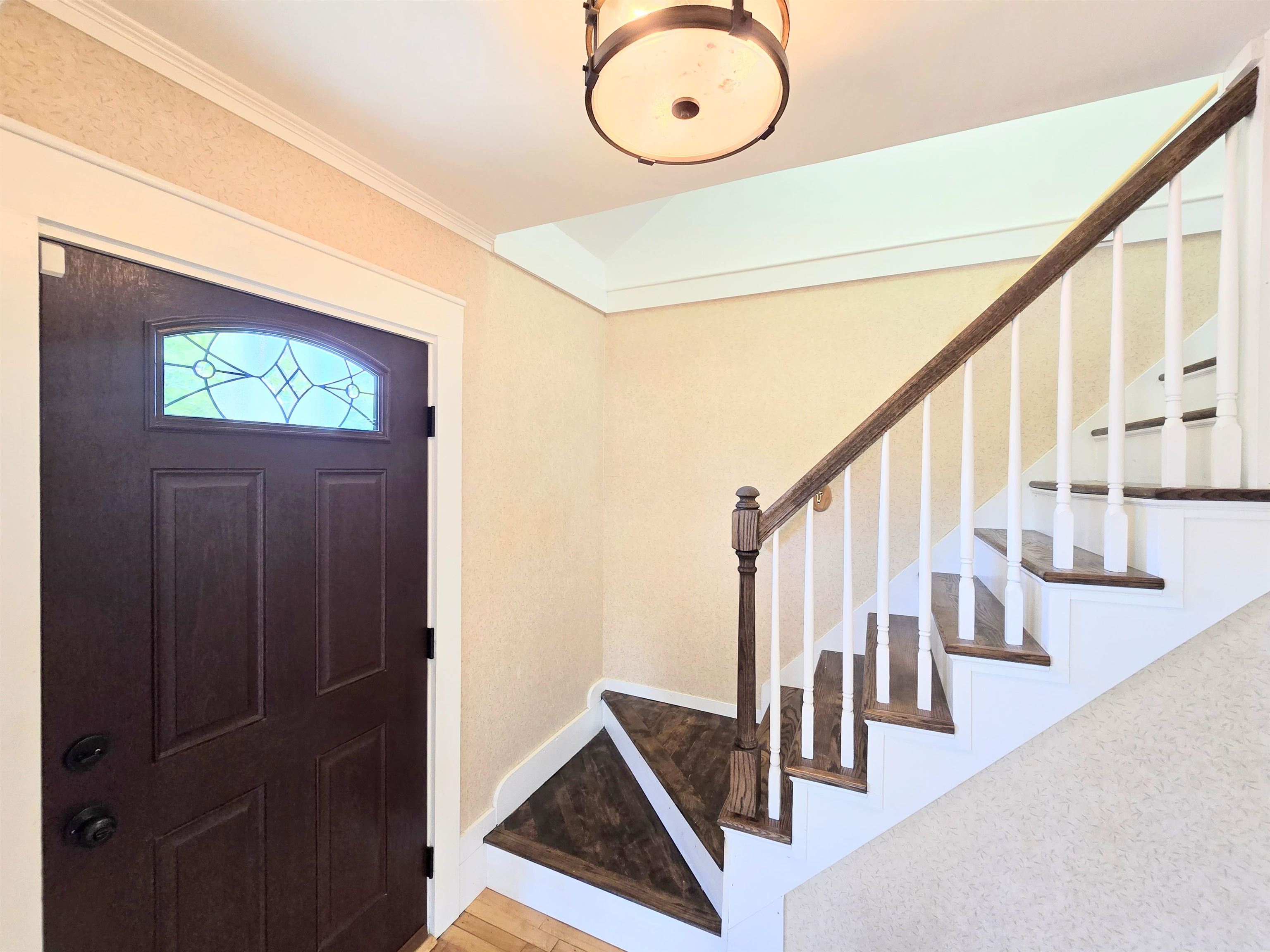 Concord, New Hampshire 03301, United States, 3 Bedrooms Bedrooms, ,2 BathroomsBathrooms,Residential,Pending,140366