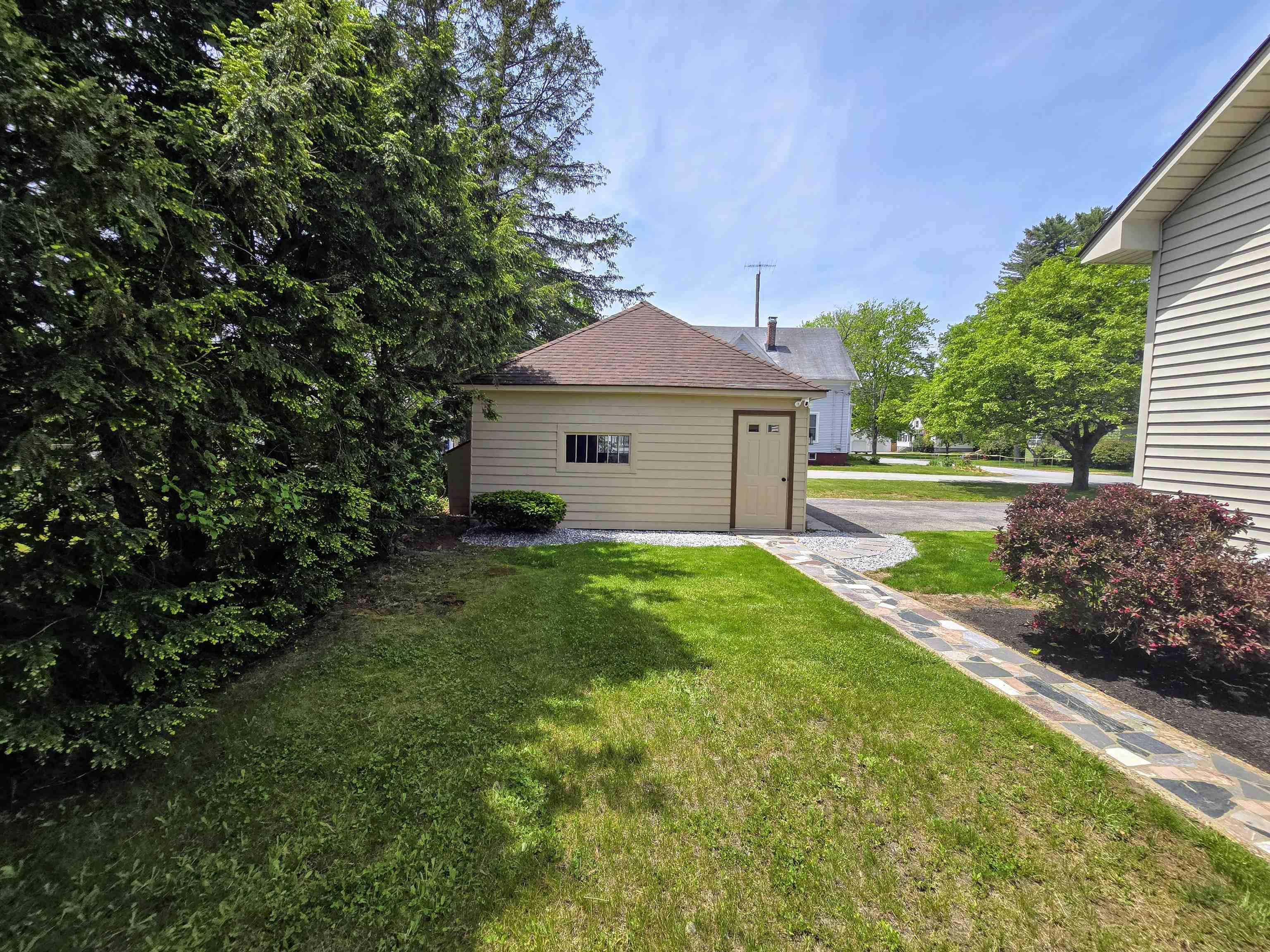 Concord, New Hampshire 03301, United States, 3 Bedrooms Bedrooms, ,2 BathroomsBathrooms,Residential,Pending,140366