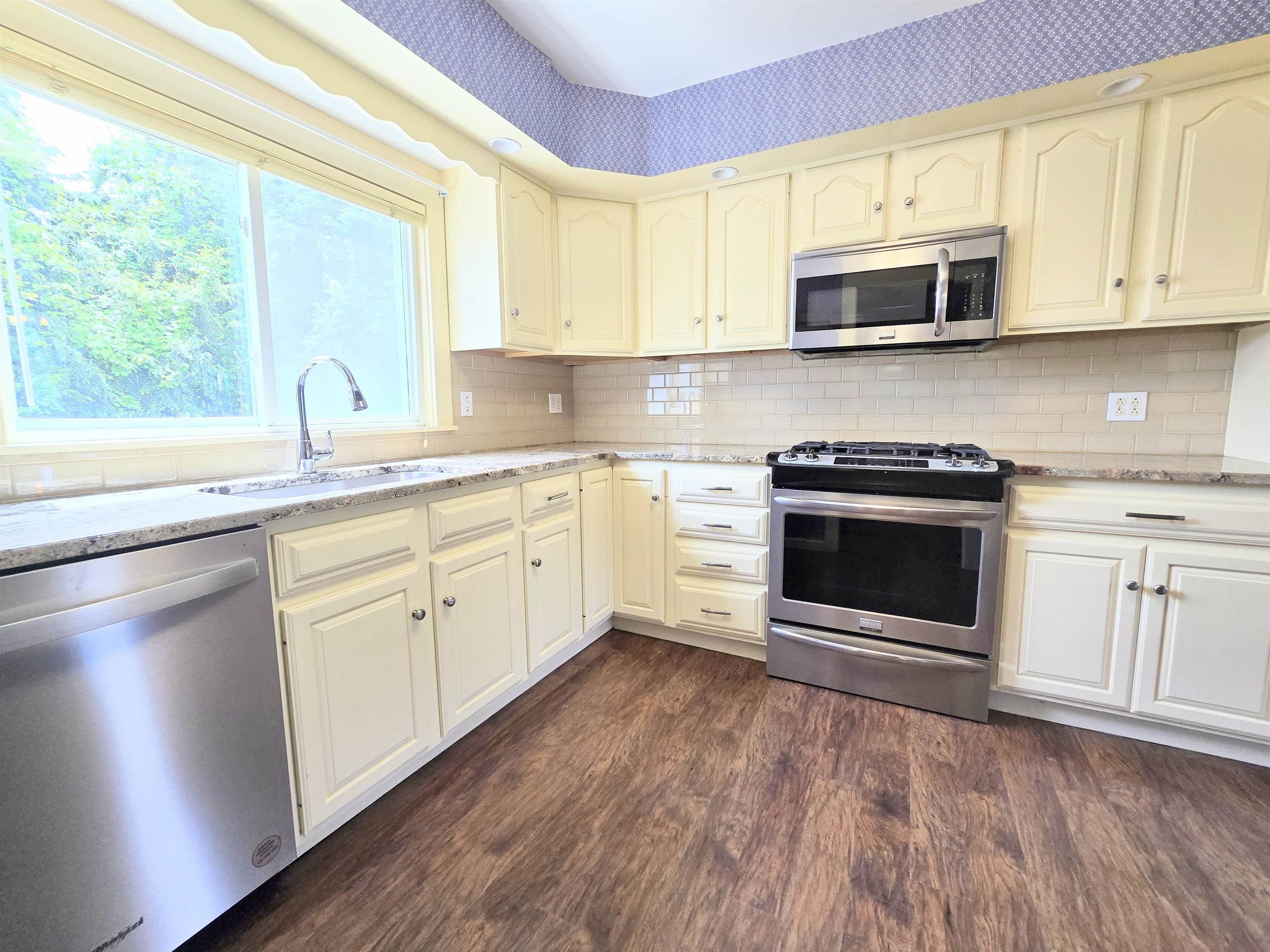 Concord, New Hampshire 03301, United States, 3 Bedrooms Bedrooms, ,2 BathroomsBathrooms,Residential,Pending,140366