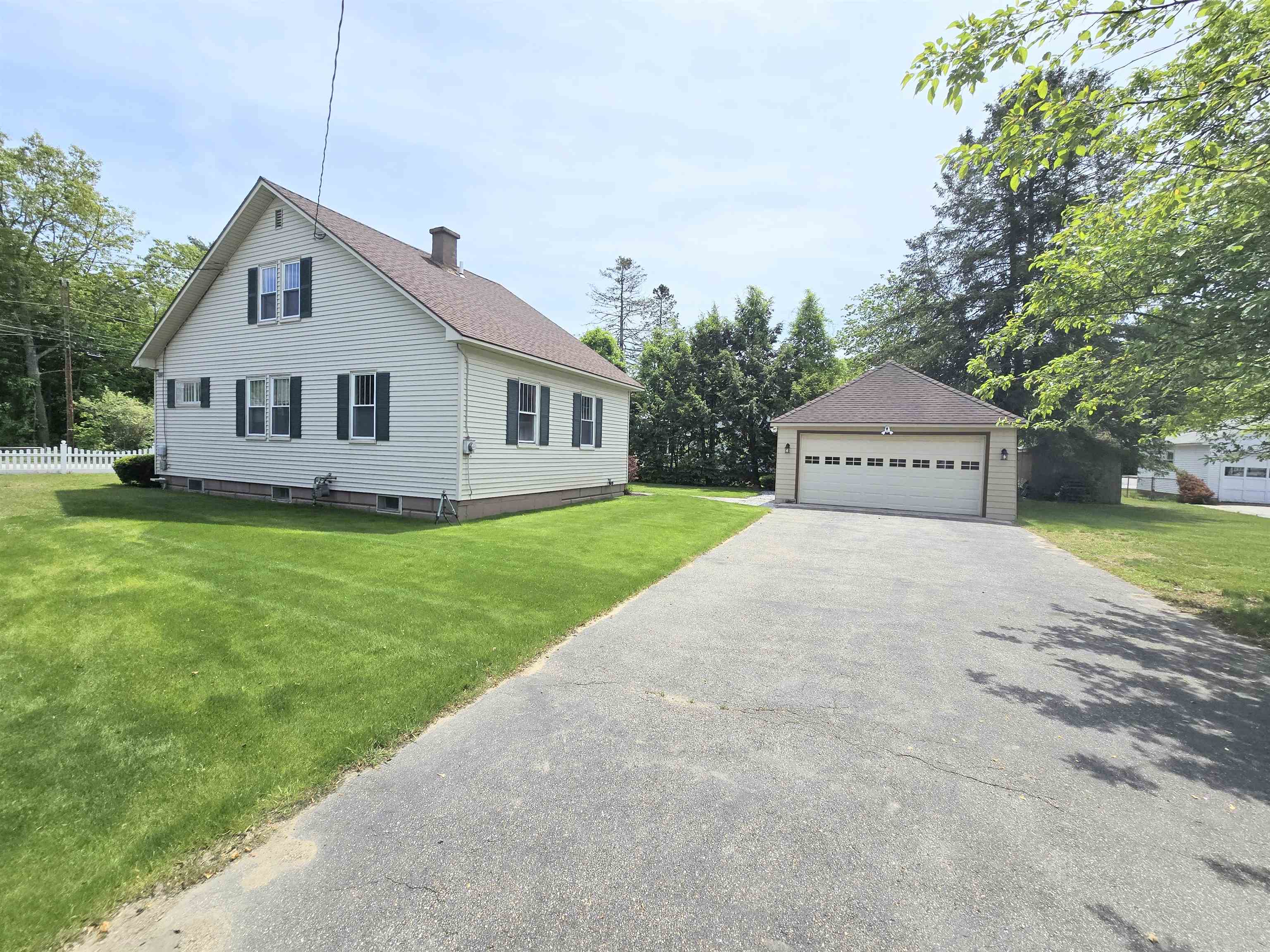 Concord, New Hampshire 03301, United States, 3 Bedrooms Bedrooms, ,2 BathroomsBathrooms,Residential,Pending,140366