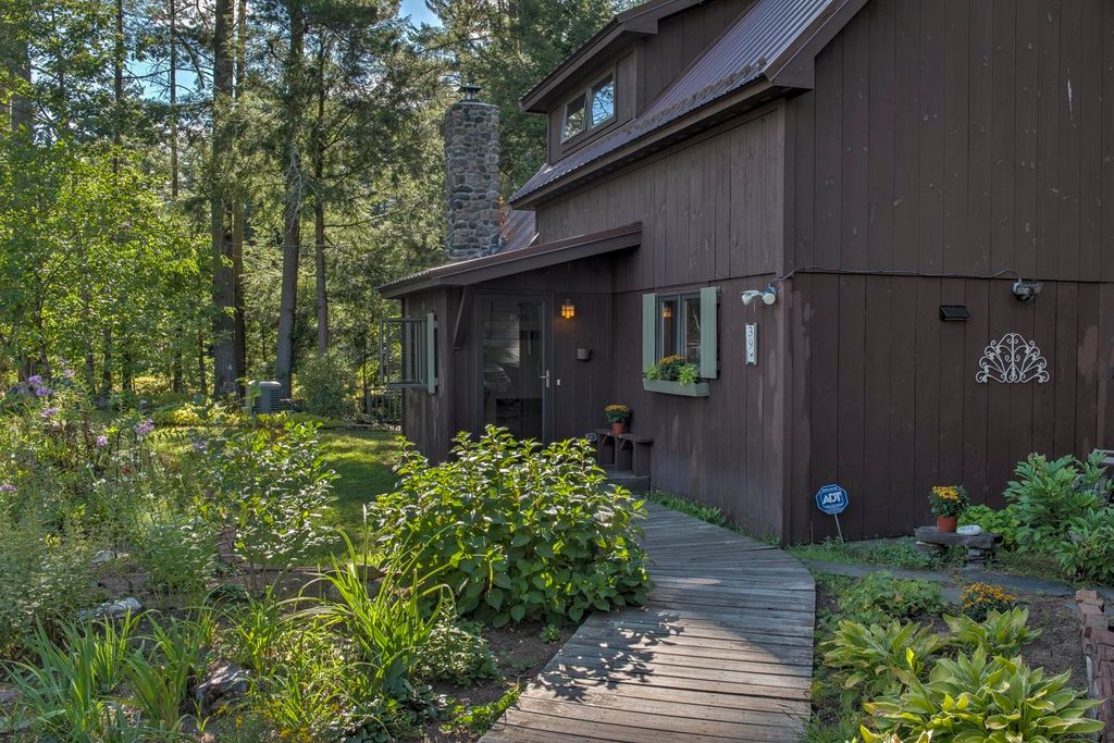 Photo of 39 Headlands Road, Winchester, NH 03470 (MLS # 5087379)