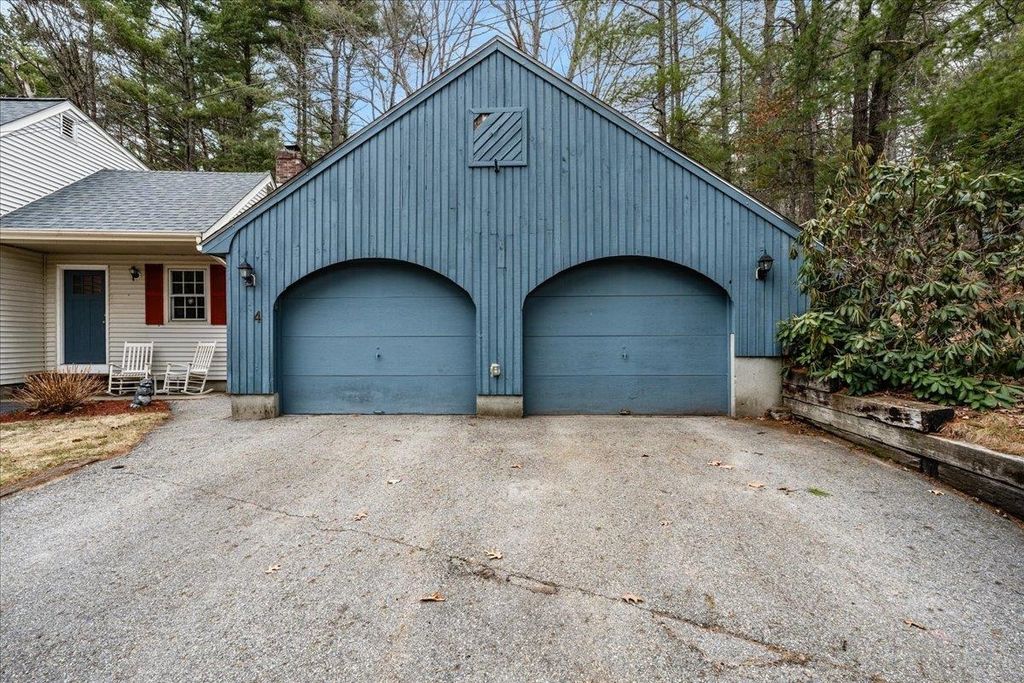 Photo of 4 Joanne Street, Merrimack, NH 03054 (MLS # 5083058)