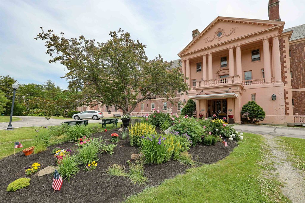 Photo of 227 Pleasant Street, Concord, NH 03301 (MLS # 4914680)