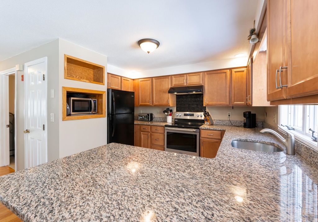 Photo of 15 Bonnie Lane #R, Derry, NH 03038 (MLS # 5075807)