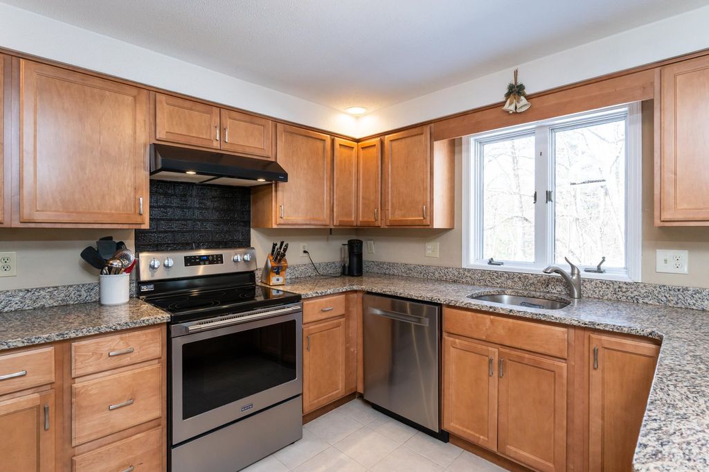 Photo of 15 Bonnie Lane #R, Derry, NH 03038 (MLS # 5075807)