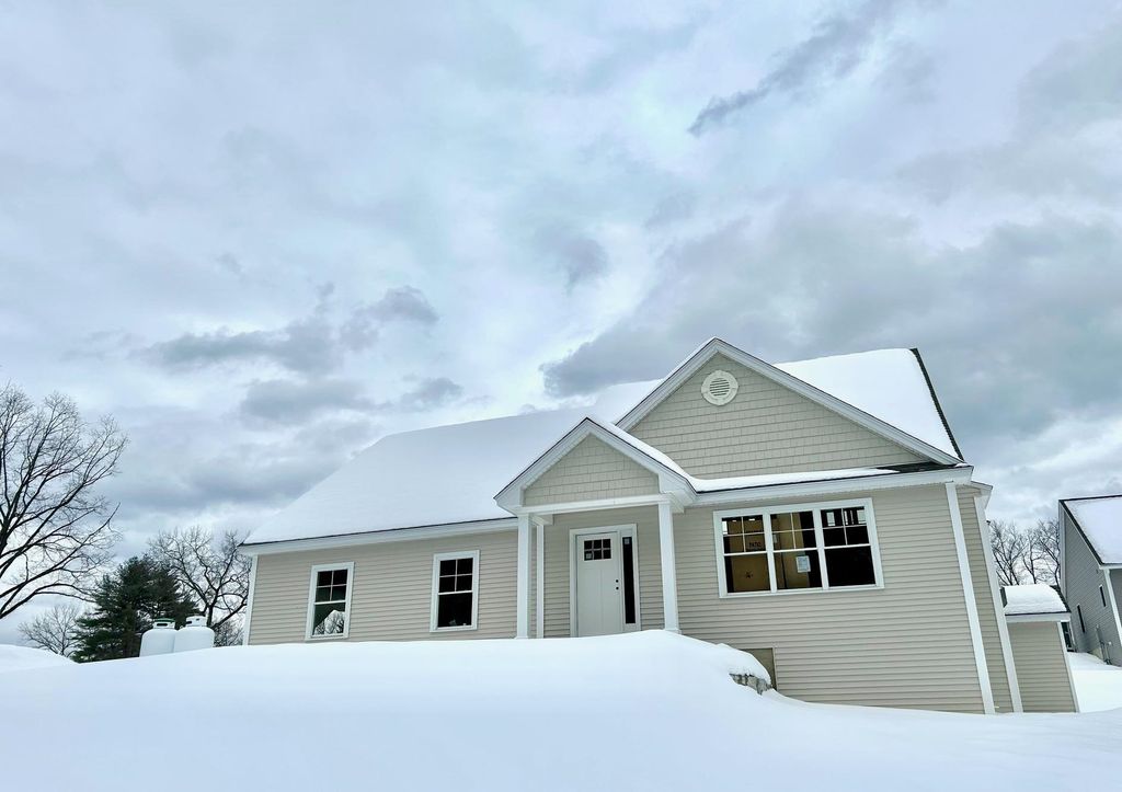 Photo of 10 Juliana Avenue, Nashua, NH 03064 (MLS # 5077075)