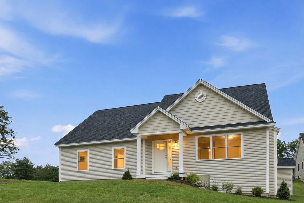 Photo of 10 Juliana Avenue, Nashua, NH 03064 (MLS # 5077075)