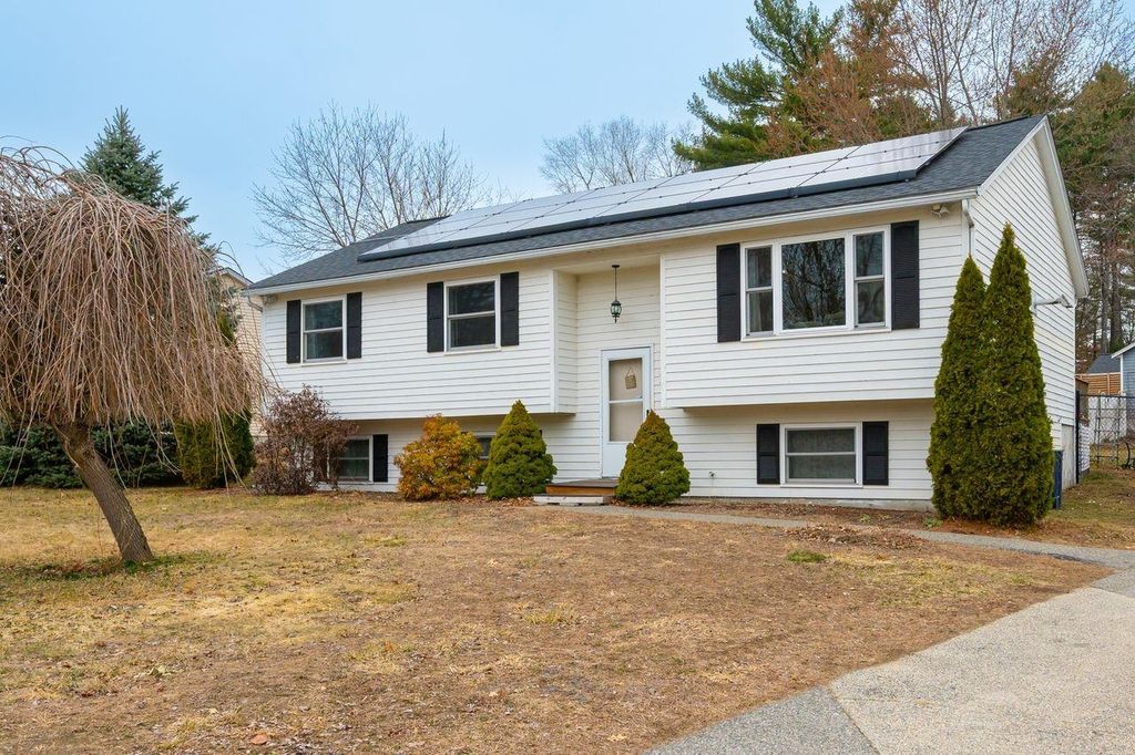 Photo of 1 Juniper Way, Merrimack, NH 03054 (MLS # 5081724)