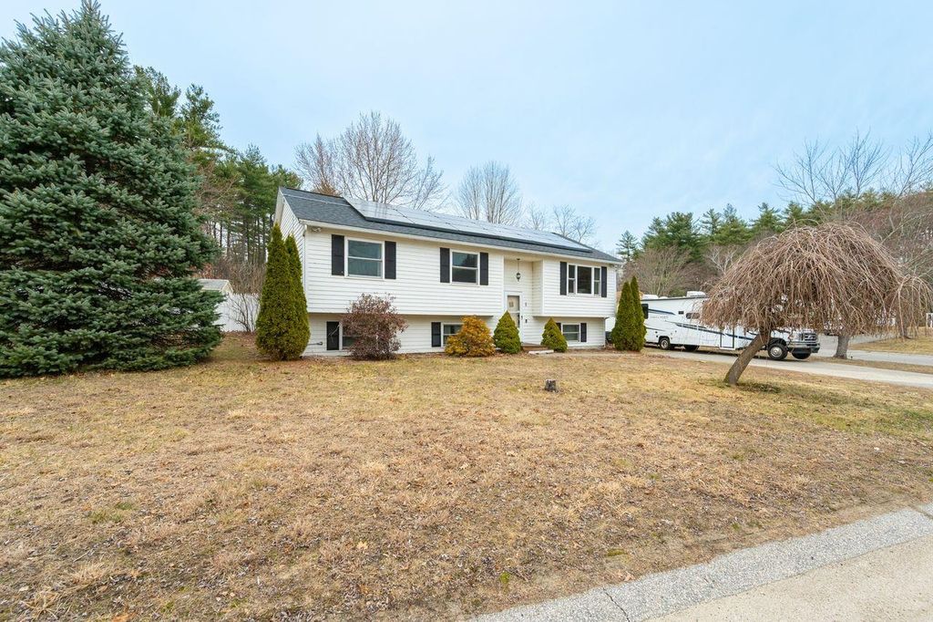 Photo of 1 Juniper Way, Merrimack, NH 03054 (MLS # 5081724)