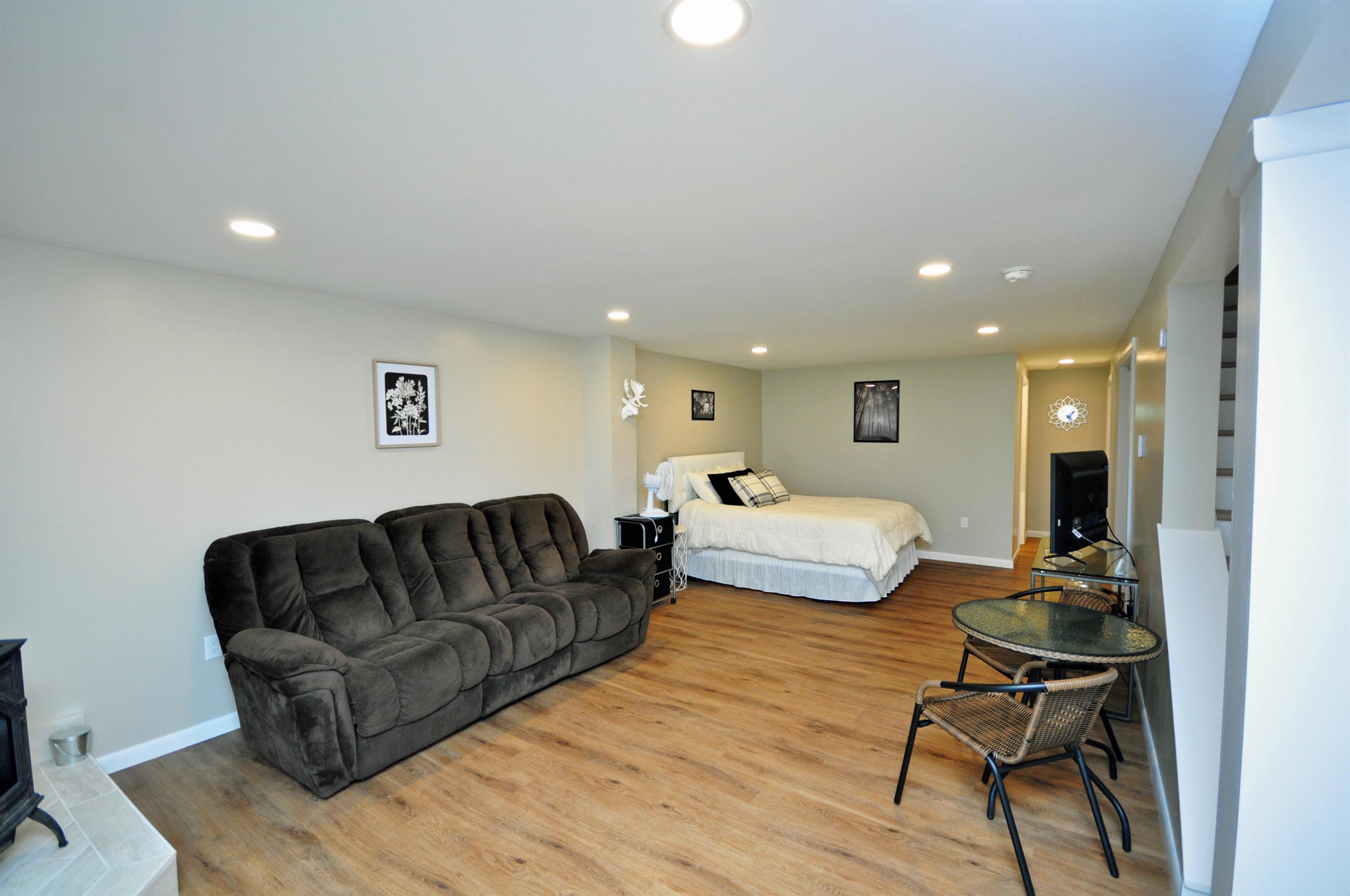 17 Village West Drive 11