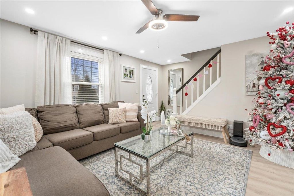 Photo of 11 Lincoln Street, Manchester, NH 03103 (MLS # 5074122)