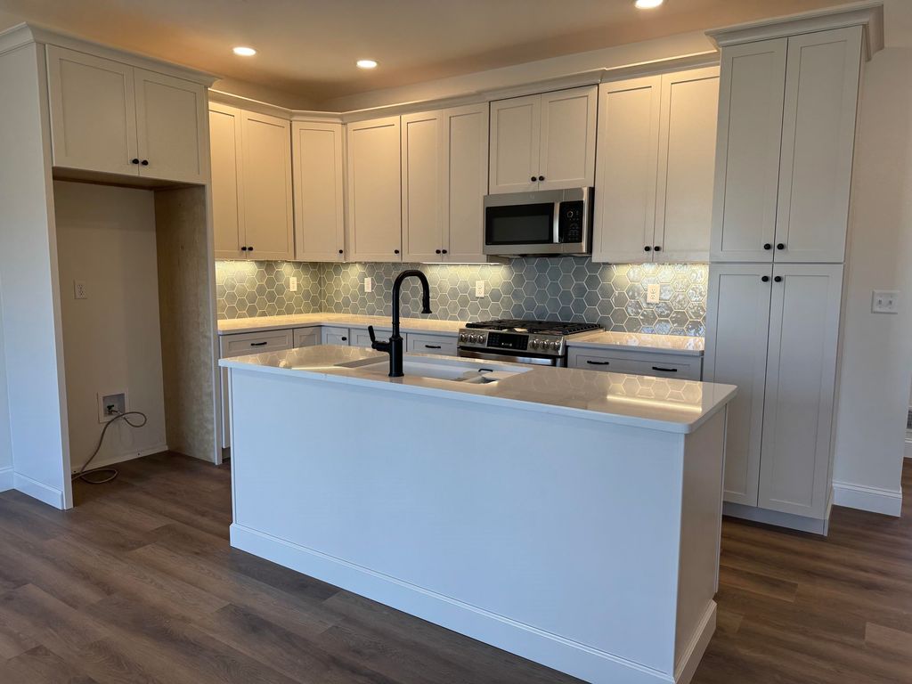 Photo of 8 Dearborn Circle, Goffstown, NH 03045 (MLS # 5085598)
