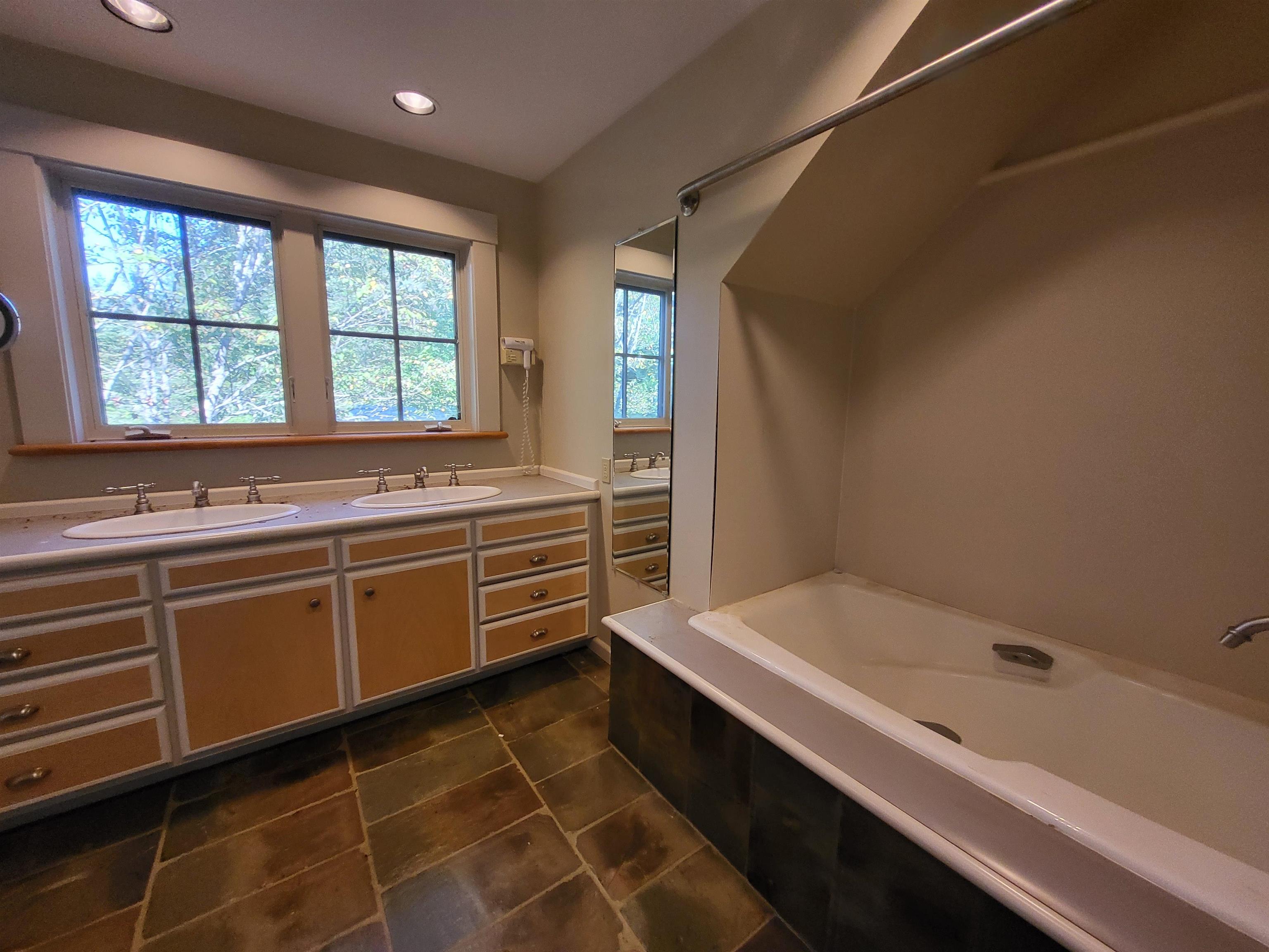 Middlesex, Vermont 05602, United States, 3 Bedrooms Bedrooms, ,5 BathroomsBathrooms,Residential,Active,177541