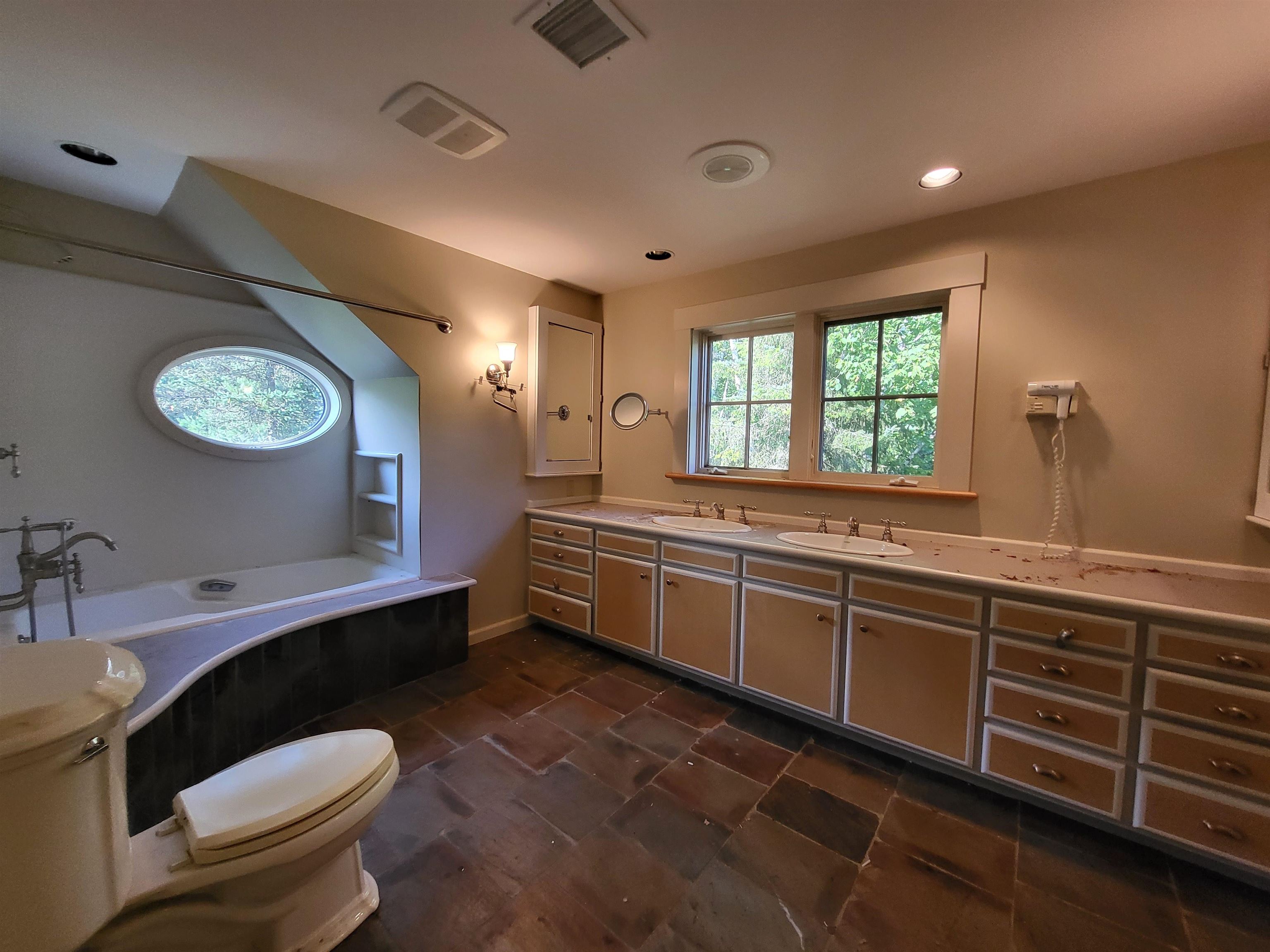 Middlesex, Vermont 05602, United States, 3 Bedrooms Bedrooms, ,5 BathroomsBathrooms,Residential,Active,177541