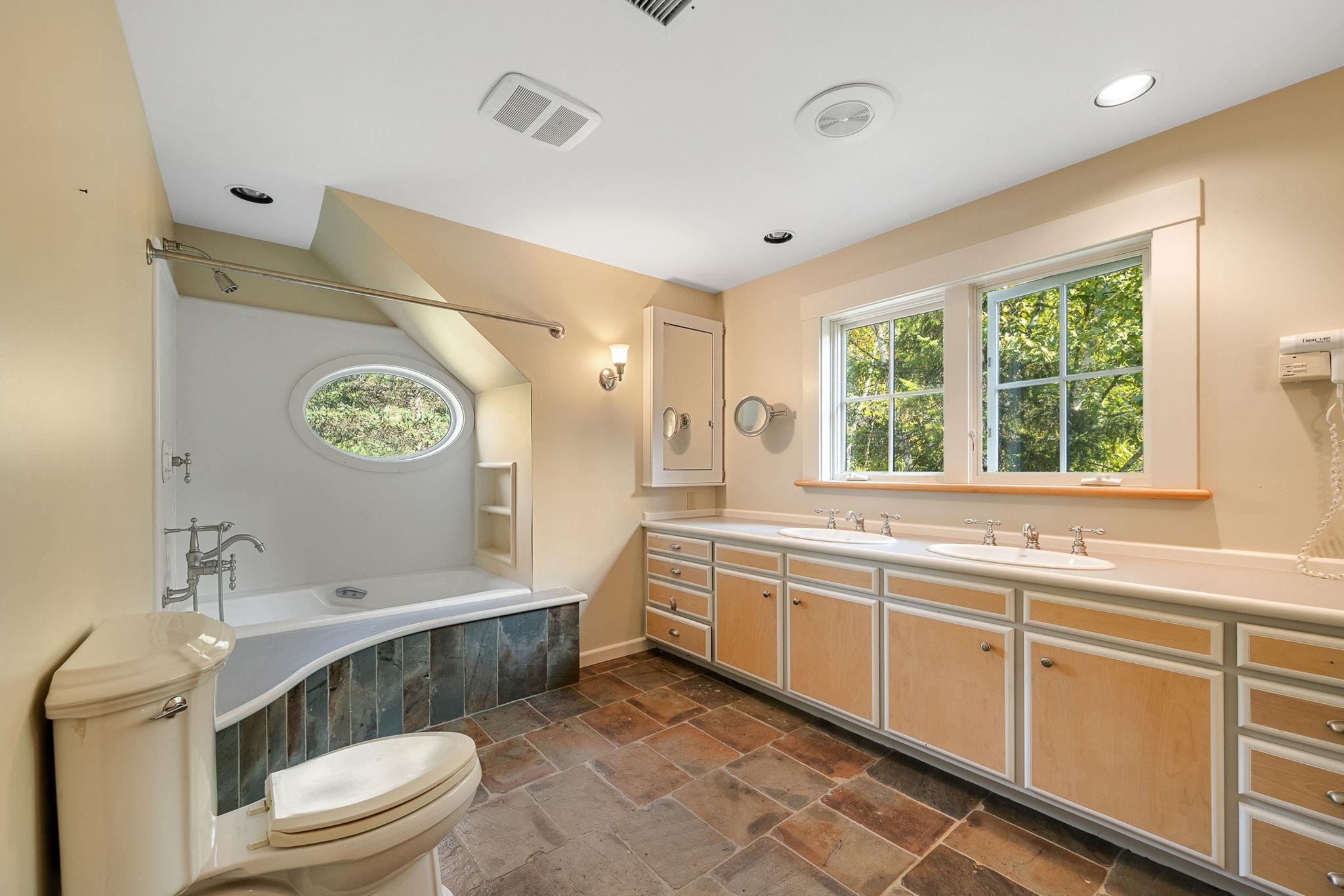 Middlesex, Vermont 05602, United States, 3 Bedrooms Bedrooms, ,5 BathroomsBathrooms,Residential,Active,177541