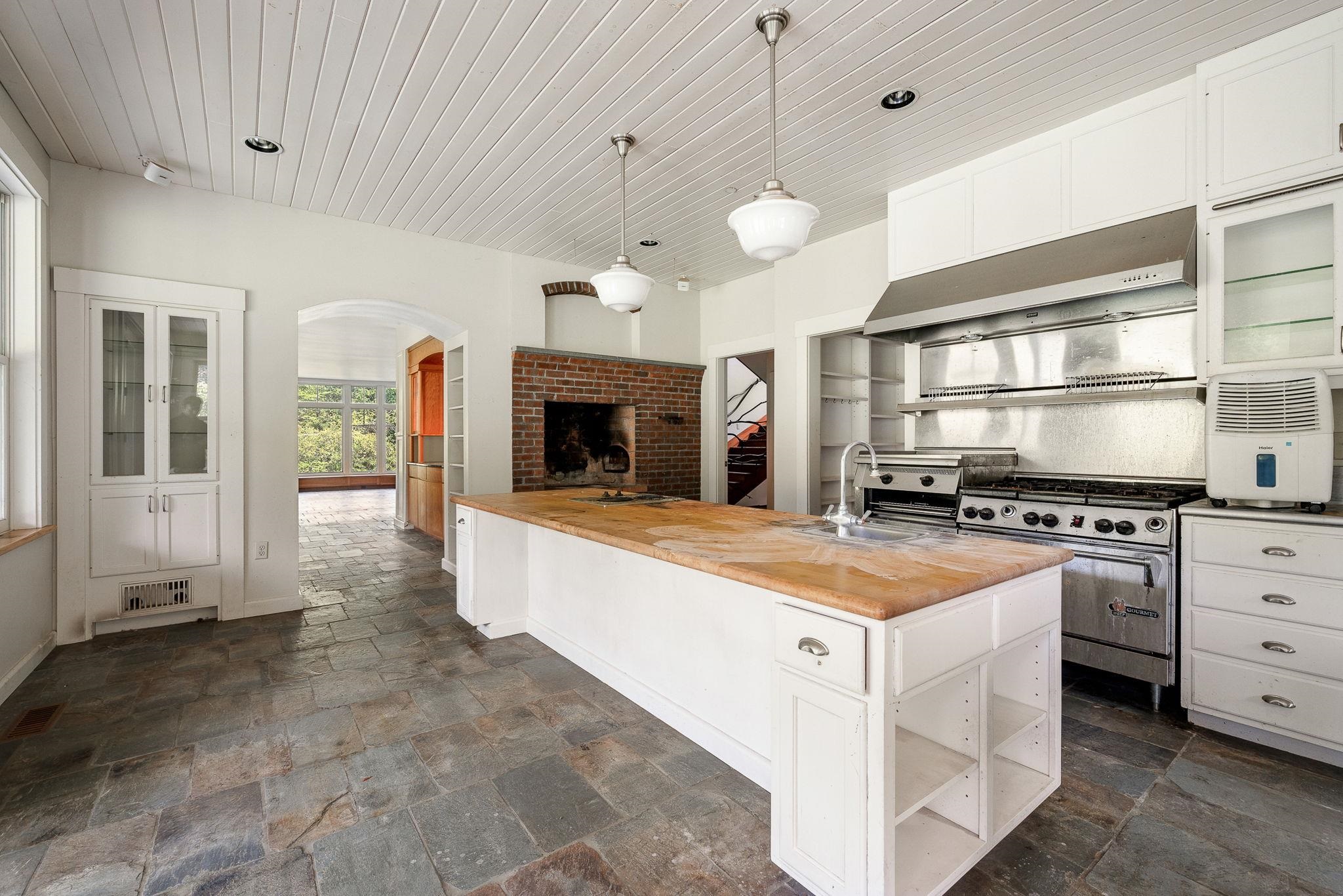 Middlesex, Vermont 05602, United States, 3 Bedrooms Bedrooms, ,5 BathroomsBathrooms,Residential,Active,177541