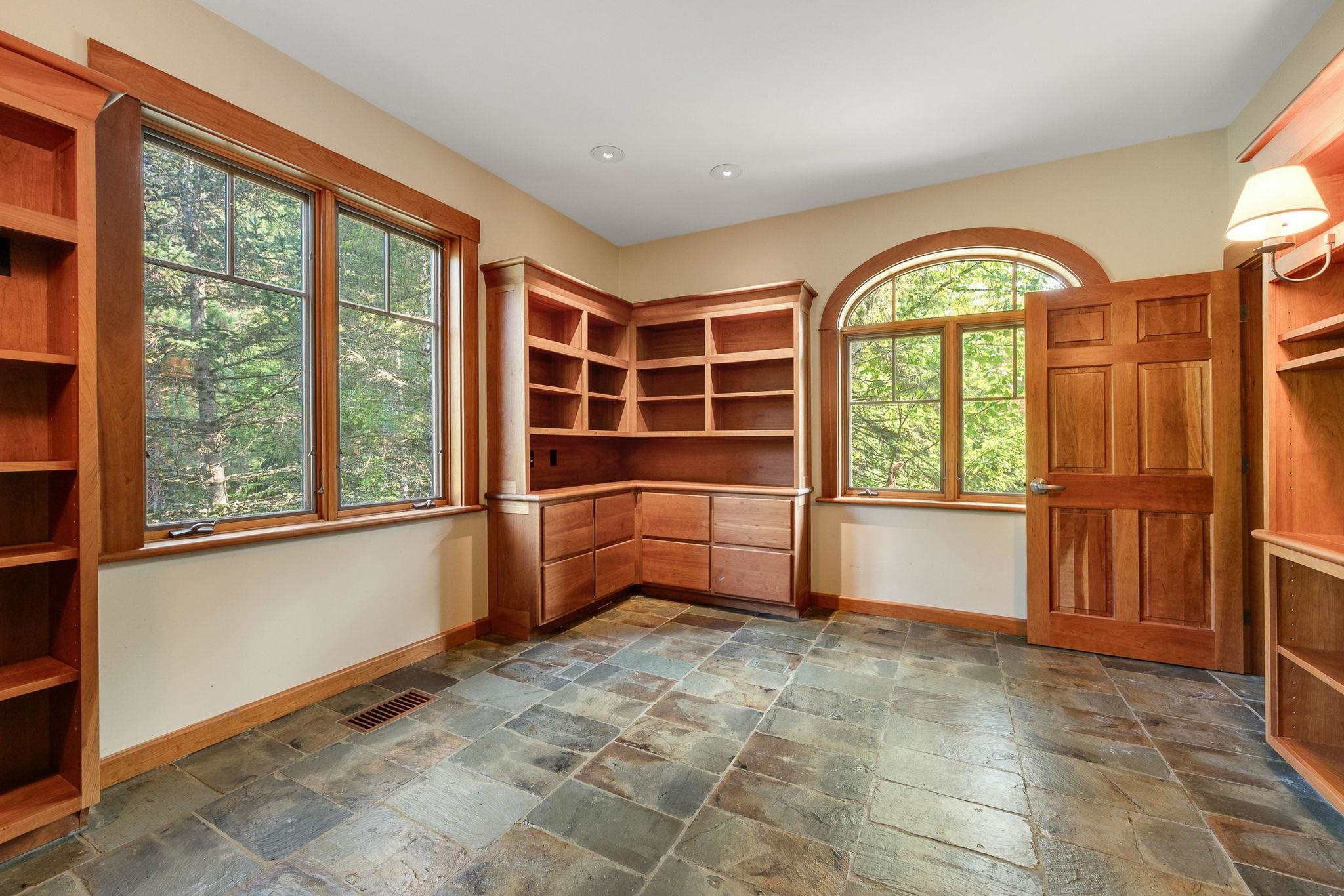 Middlesex, Vermont 05602, United States, 3 Bedrooms Bedrooms, ,5 BathroomsBathrooms,Residential,Active,177541