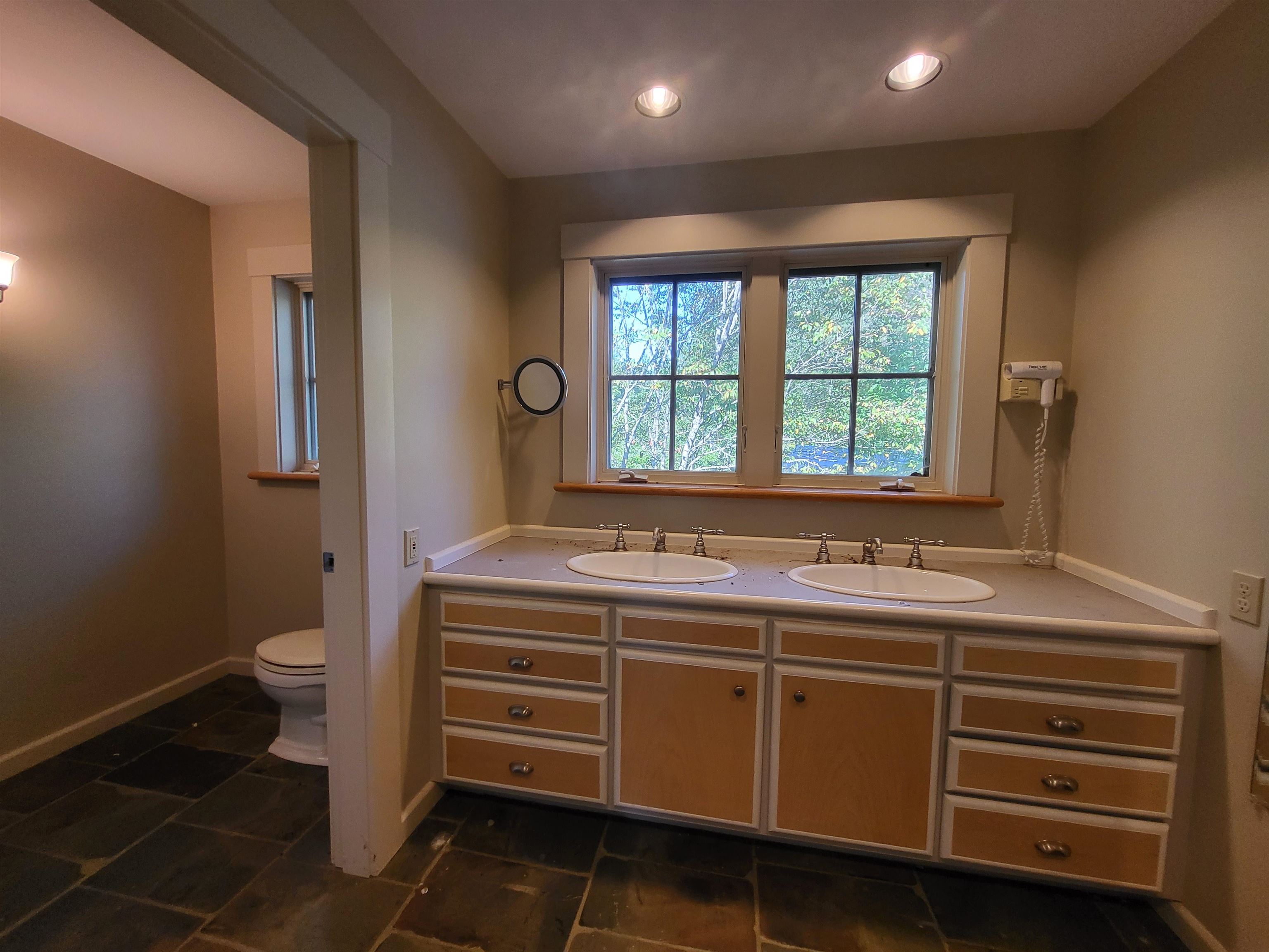 Middlesex, Vermont 05602, United States, 3 Bedrooms Bedrooms, ,5 BathroomsBathrooms,Residential,Active,177541