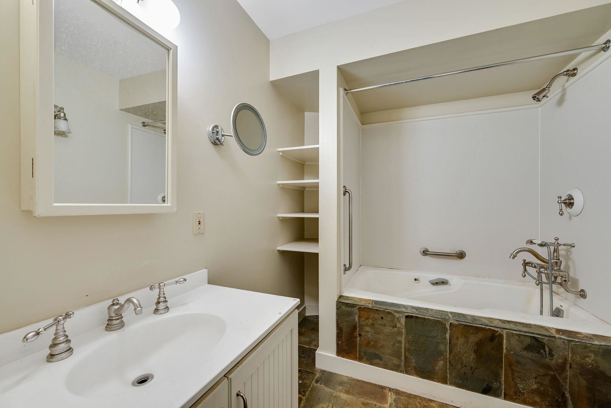 Middlesex, Vermont 05602, United States, 3 Bedrooms Bedrooms, ,5 BathroomsBathrooms,Residential,Active,177541