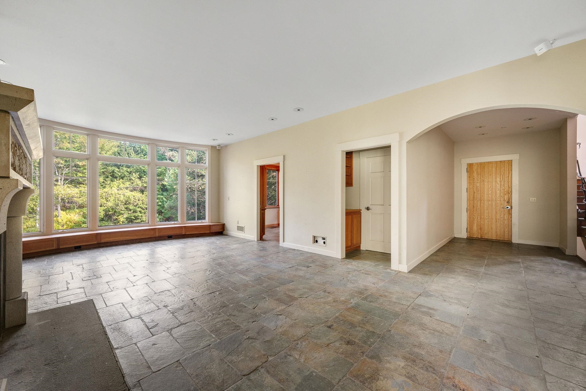 Middlesex, Vermont 05602, United States, 3 Bedrooms Bedrooms, ,5 BathroomsBathrooms,Residential,Active,177541