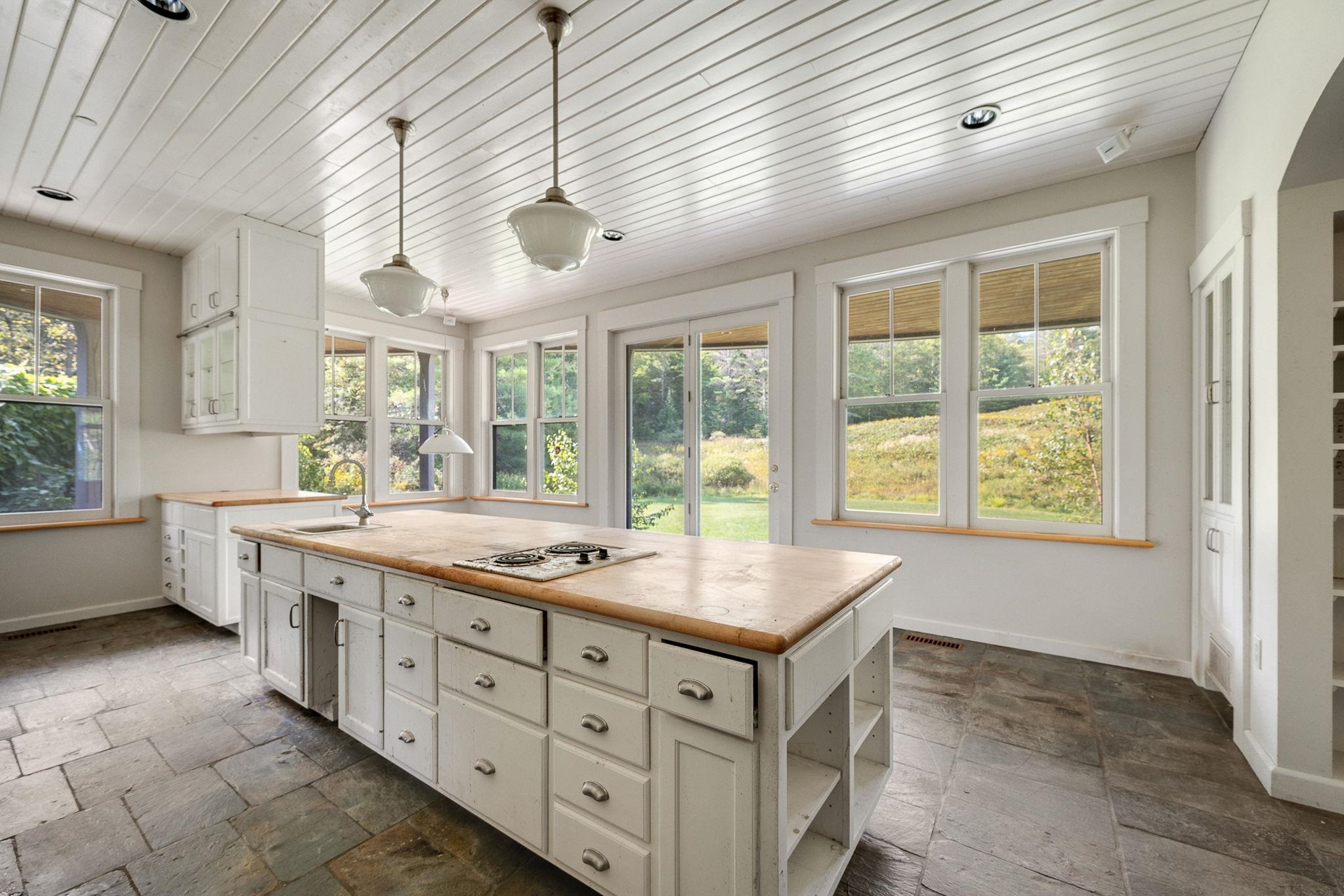 Middlesex, Vermont 05602, United States, 3 Bedrooms Bedrooms, ,5 BathroomsBathrooms,Residential,Active,177541