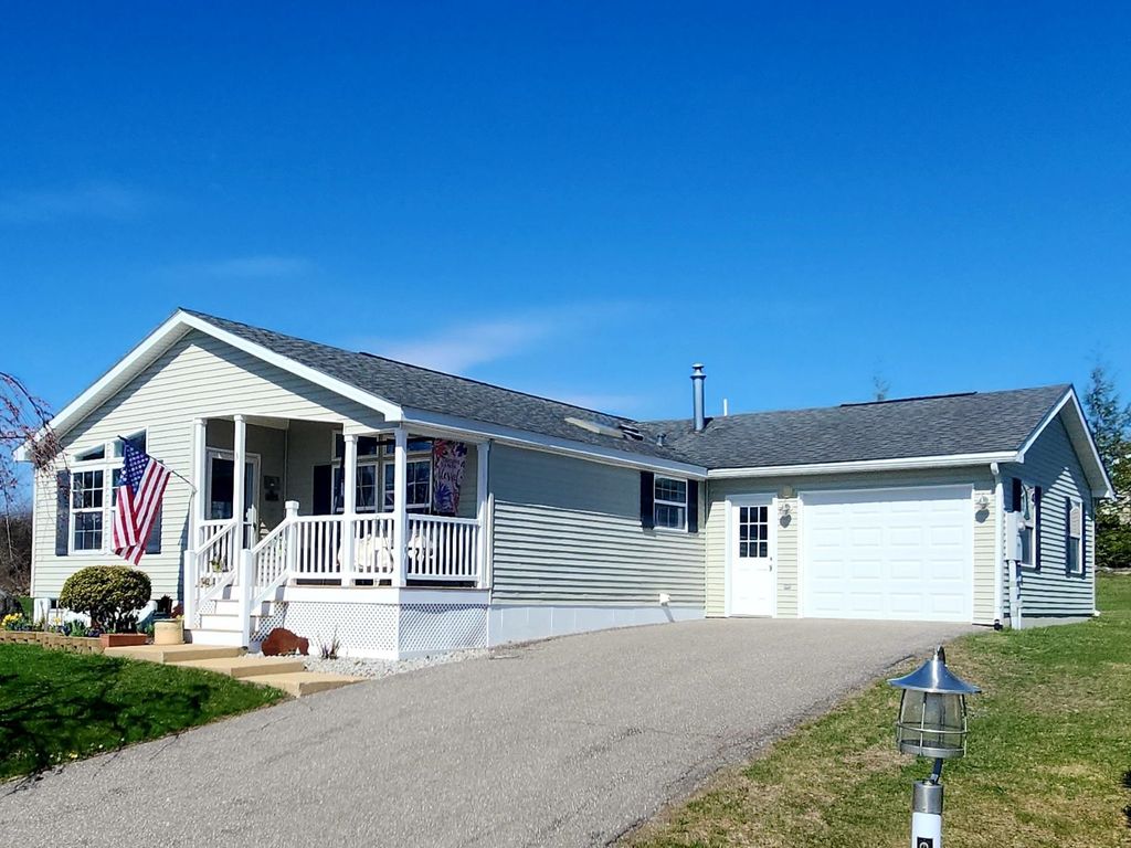 Photo of 3 Sunset Avenue, Franklin, NH 03235 (MLS # 5085072)