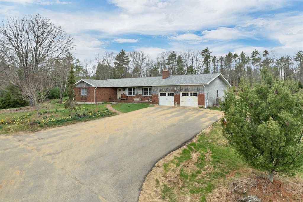 Photo of 44 Suncook Valley Road, Barnstead, NH 03218 (MLS # 5085252)