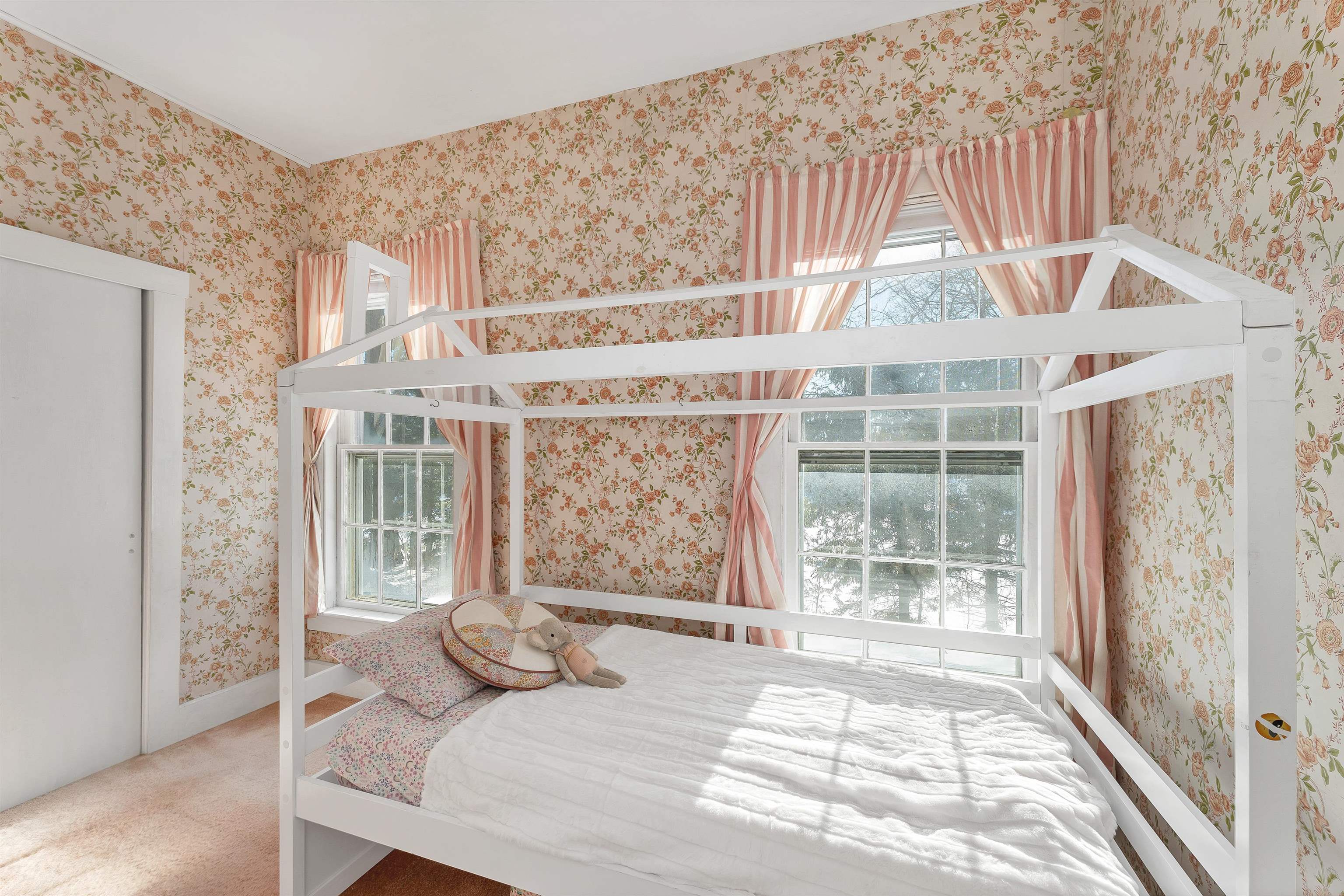 Laconia, New Hampshire 03246, United States, 4 Bedrooms Bedrooms, ,2 BathroomsBathrooms,Residential,Active,253699