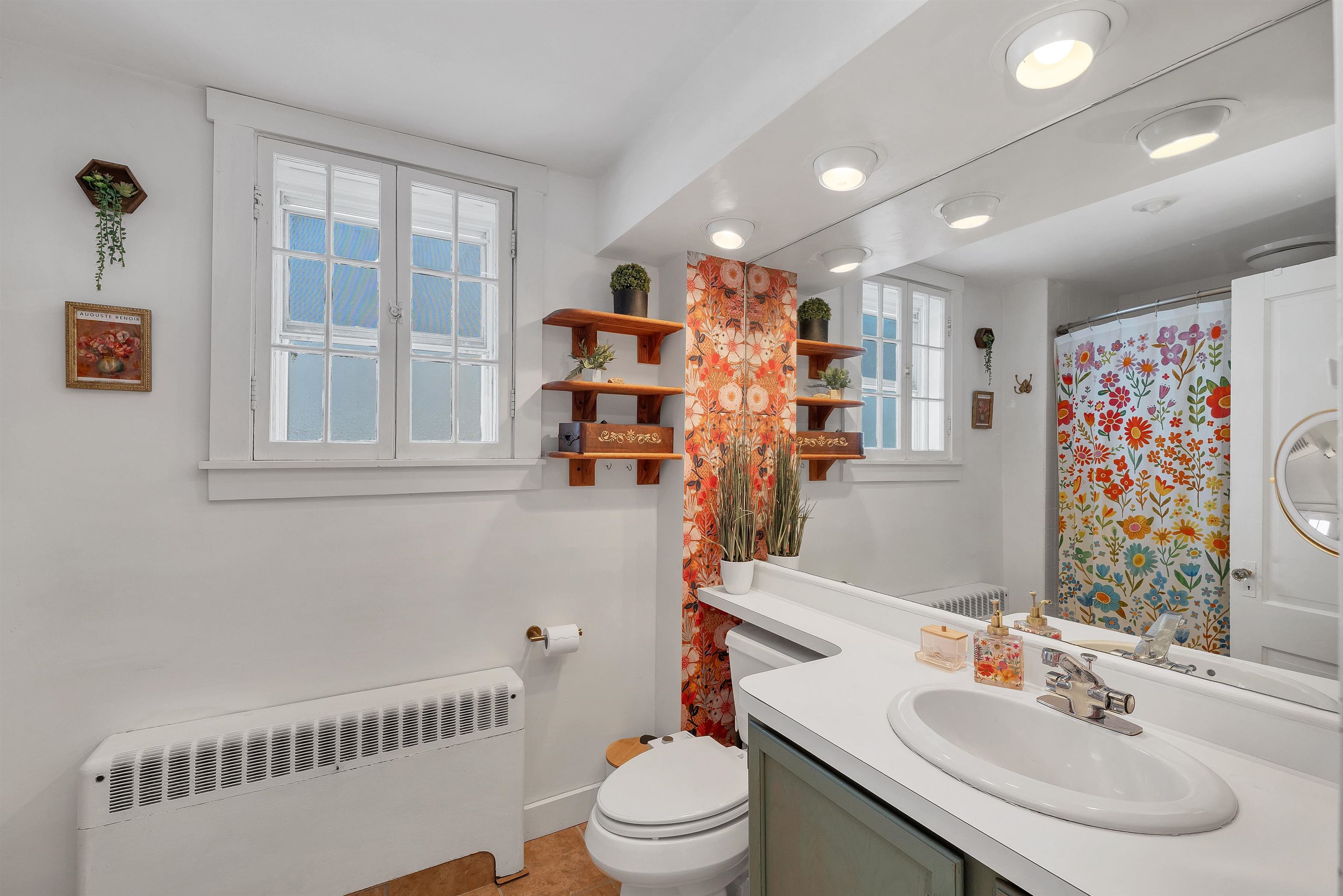 Laconia, New Hampshire 03246, United States, 4 Bedrooms Bedrooms, ,2 BathroomsBathrooms,Residential,Active,253699