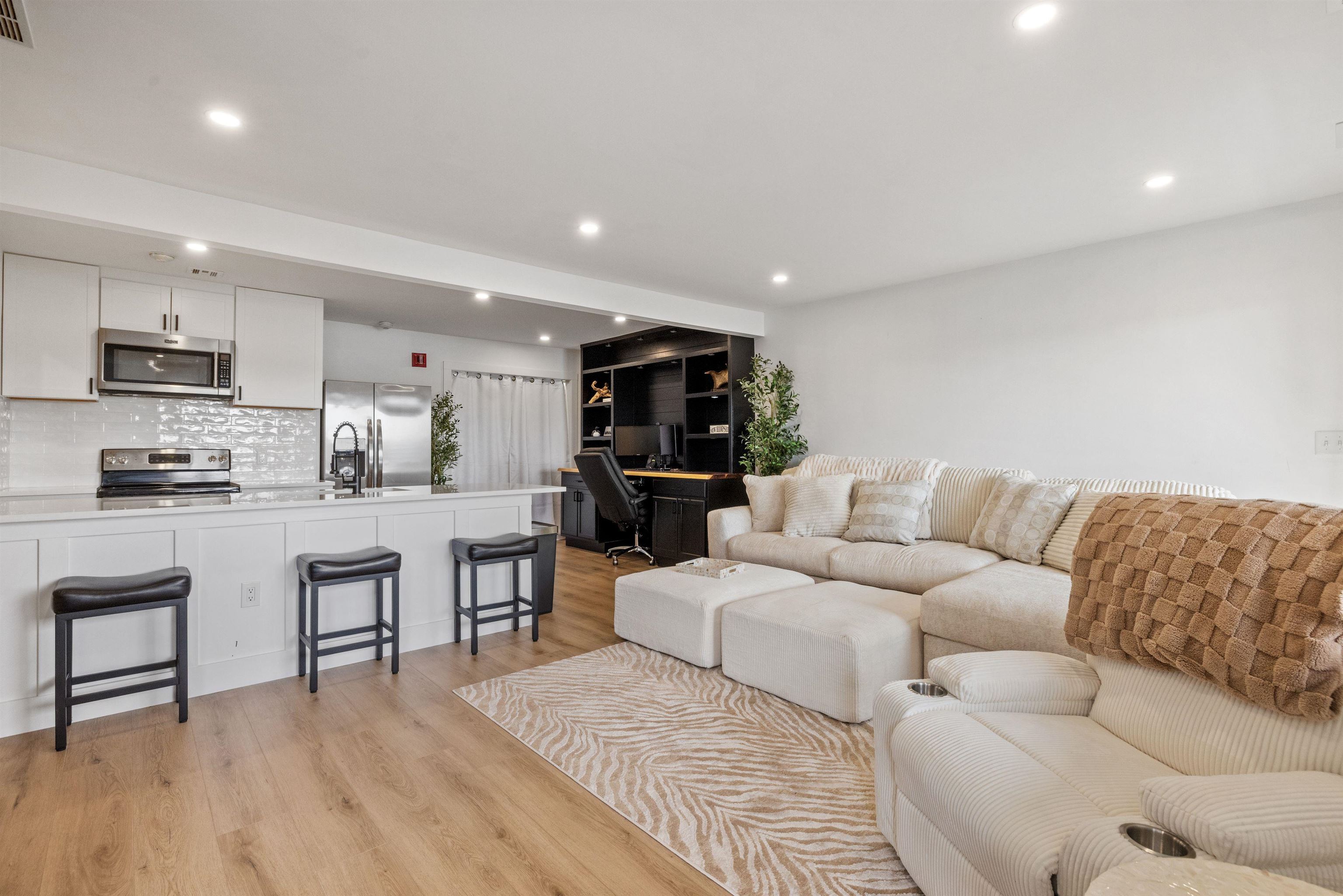 257 Weirs Boulevard 4