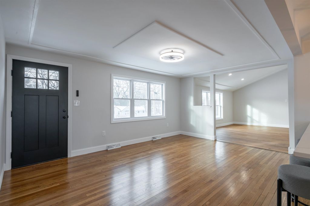 Photo of 10 Woodfield Street, Nashua, NH 03062 (MLS # 5076069)