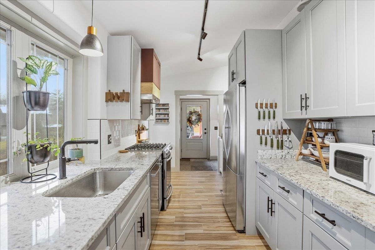 Waterbury, Vermont 05676, United States, 3 Bedrooms Bedrooms, ,2 BathroomsBathrooms,Residential,Pending,245827