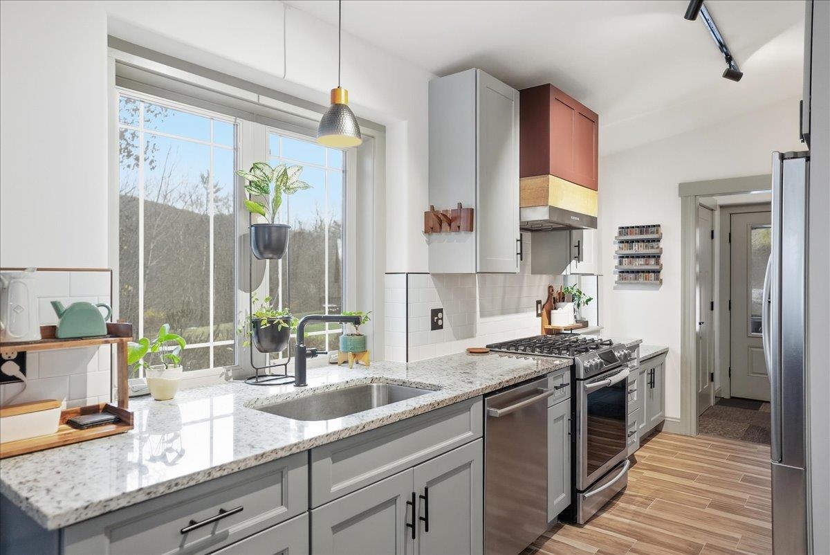 Waterbury, Vermont 05676, United States, 3 Bedrooms Bedrooms, ,2 BathroomsBathrooms,Residential,Pending,245827