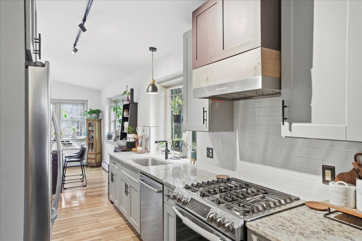 Waterbury, Vermont 05676, United States, 3 Bedrooms Bedrooms, ,2 BathroomsBathrooms,Residential,Pending,245827