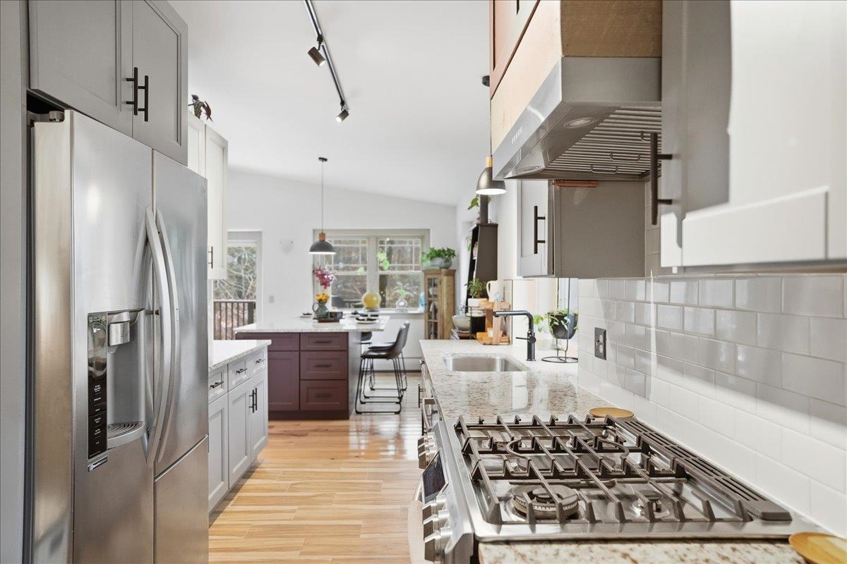 Waterbury, Vermont 05676, United States, 3 Bedrooms Bedrooms, ,2 BathroomsBathrooms,Residential,Pending,245827