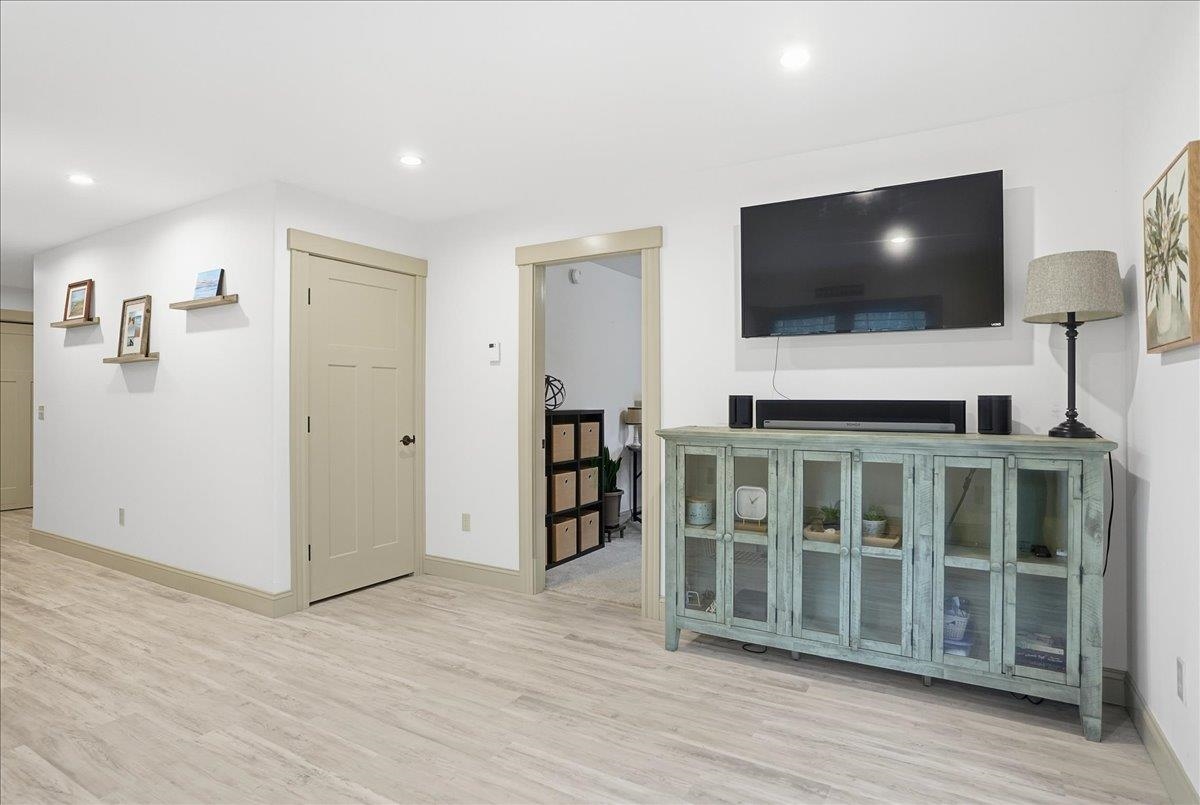 Waterbury, Vermont 05676, United States, 3 Bedrooms Bedrooms, ,2 BathroomsBathrooms,Residential,Pending,245827