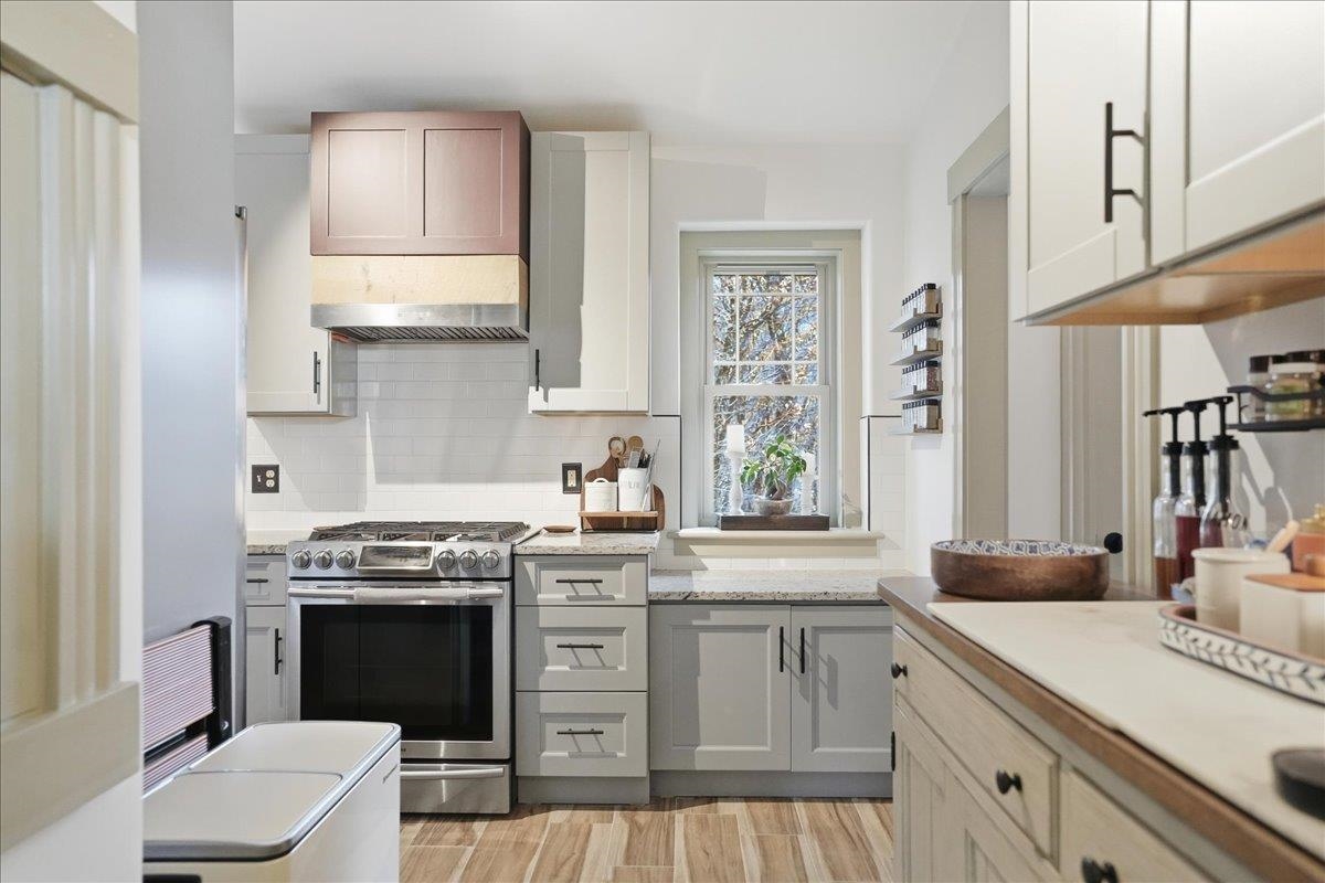 Waterbury, Vermont 05676, United States, 3 Bedrooms Bedrooms, ,2 BathroomsBathrooms,Residential,Pending,245827