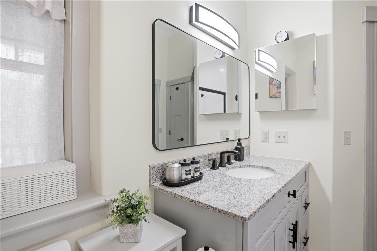 Waterbury, Vermont 05676, United States, 3 Bedrooms Bedrooms, ,2 BathroomsBathrooms,Residential,Pending,245827