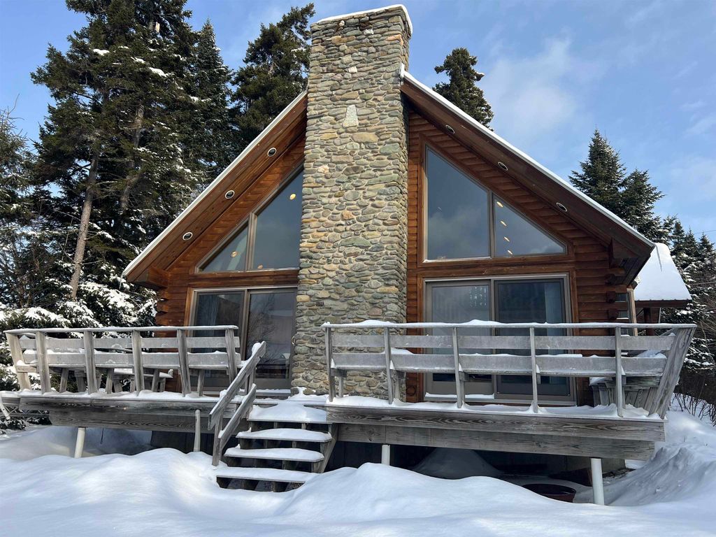 Photo of 529 Beach Road, Pittsburg, NH 03592 (MLS # 5072010)