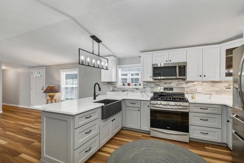 Property photo of 20 East Marina Road, Gilford, NH 03249
