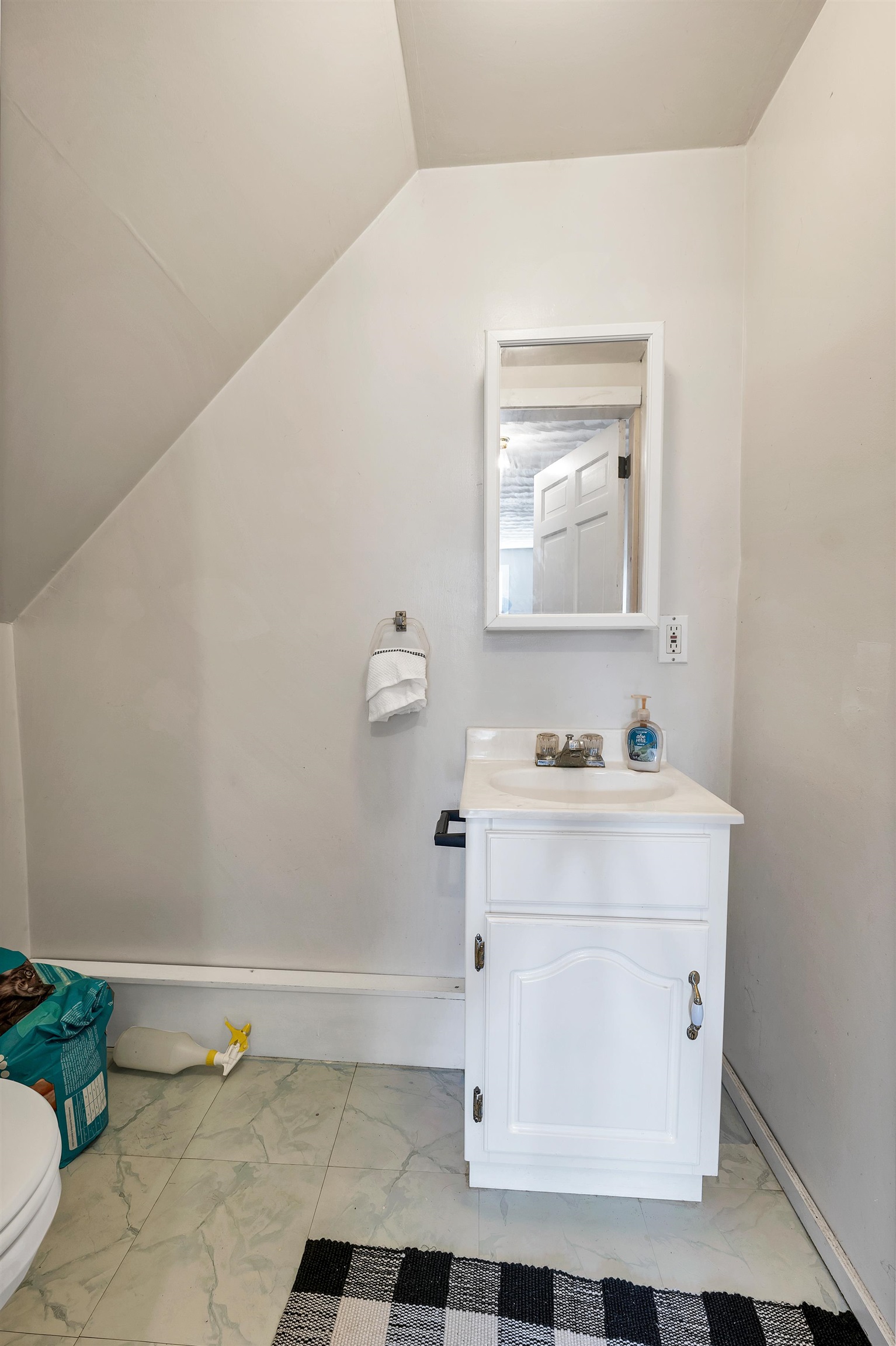 Ossipee, New Hampshire 03814, United States, 5 Bedrooms Bedrooms, ,3 BathroomsBathrooms,Residential,Active,182500