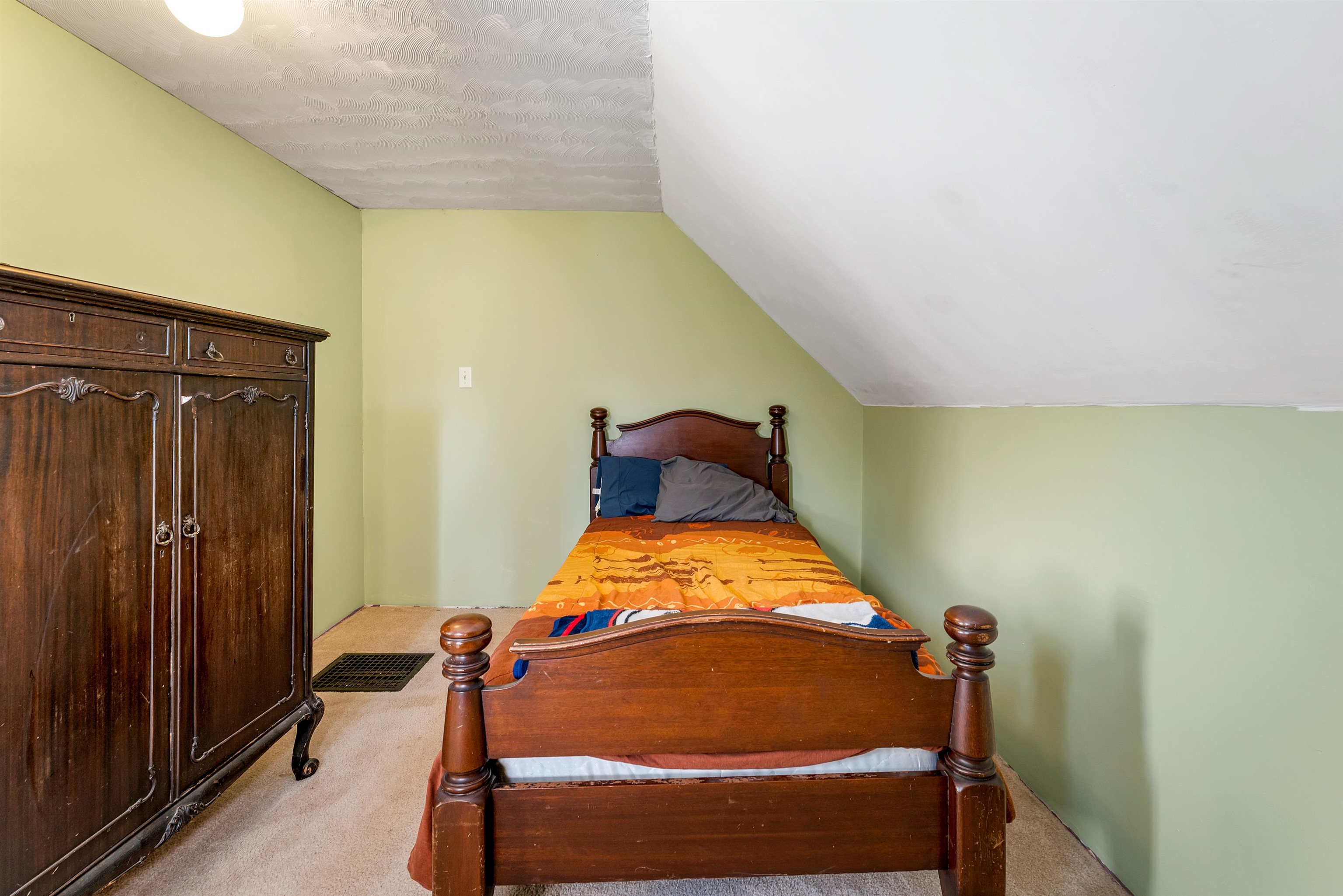 Ossipee, New Hampshire 03814, United States, 5 Bedrooms Bedrooms, ,3 BathroomsBathrooms,Residential,Active,182500