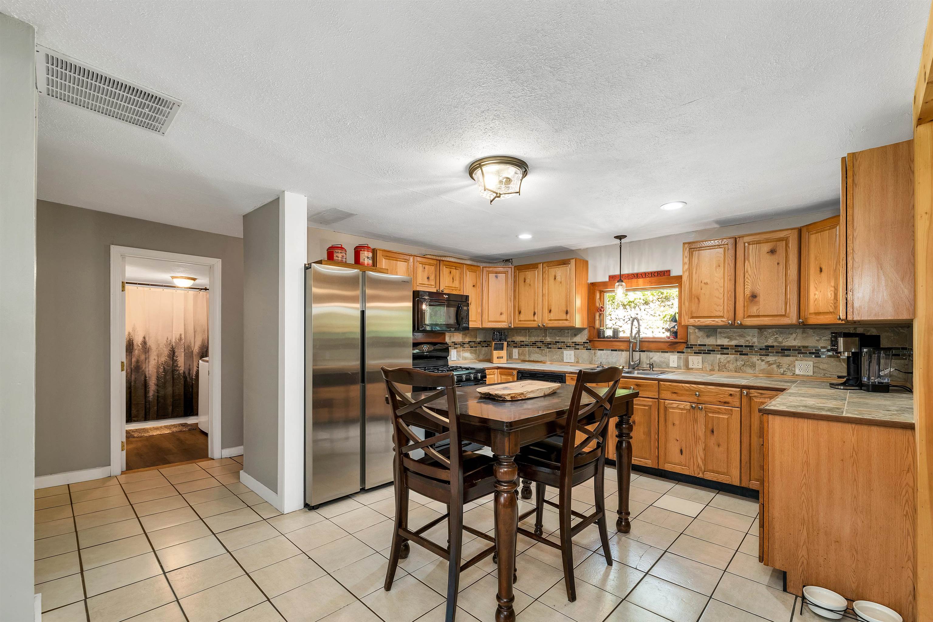 Ossipee, New Hampshire 03814, United States, 5 Bedrooms Bedrooms, ,3 BathroomsBathrooms,Residential,Active,182500