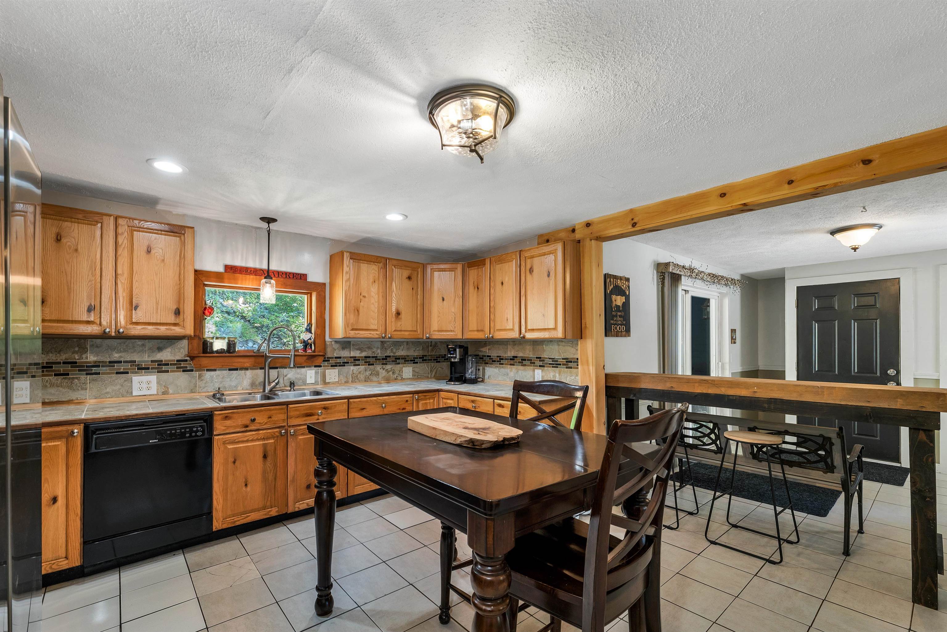 Ossipee, New Hampshire 03814, United States, 5 Bedrooms Bedrooms, ,3 BathroomsBathrooms,Residential,Active,182500