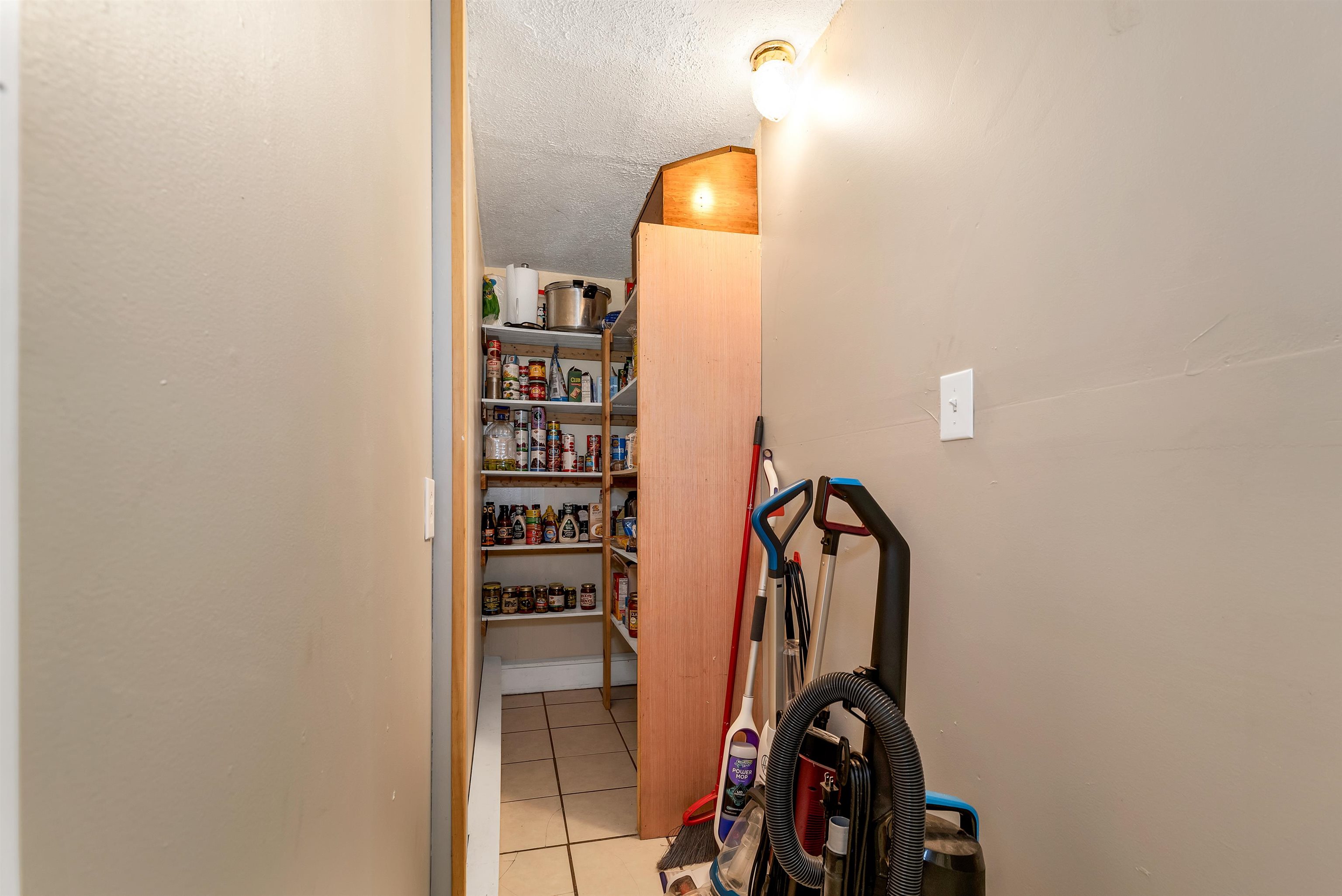 Ossipee, New Hampshire 03814, United States, 5 Bedrooms Bedrooms, ,3 BathroomsBathrooms,Residential,Active,182500