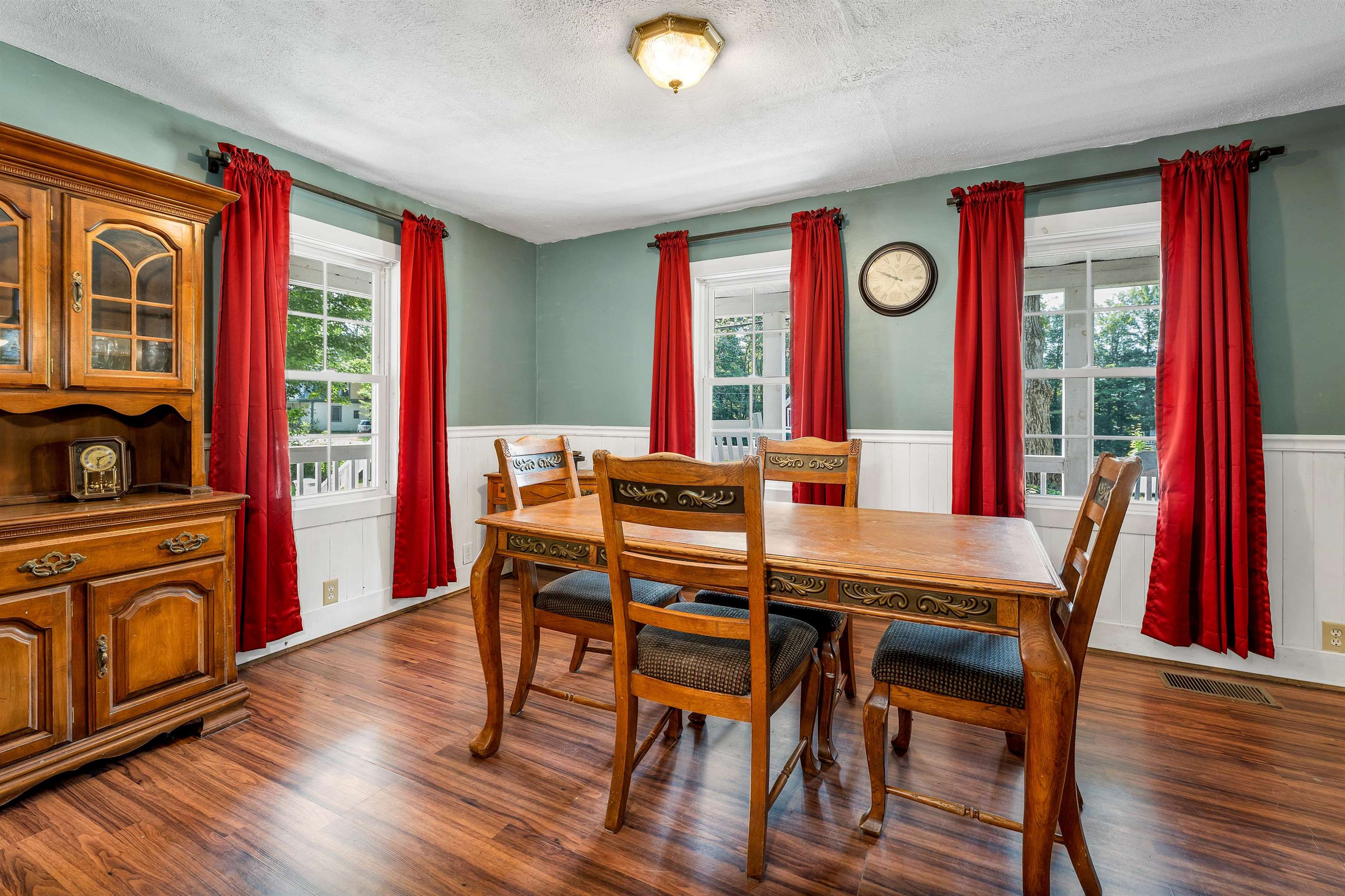 Ossipee, New Hampshire 03814, United States, 5 Bedrooms Bedrooms, ,3 BathroomsBathrooms,Residential,Active,182500