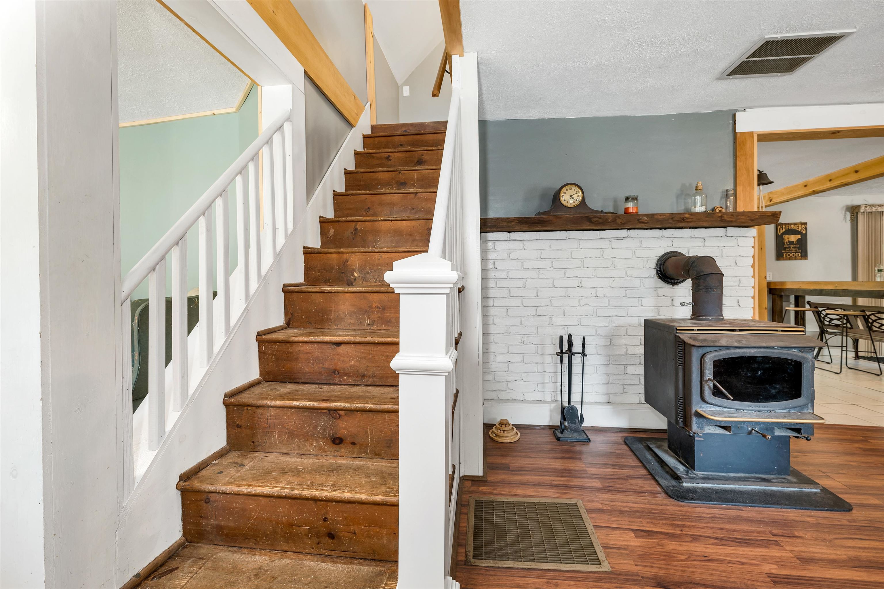 Ossipee, New Hampshire 03814, United States, 5 Bedrooms Bedrooms, ,3 BathroomsBathrooms,Residential,Active,182500