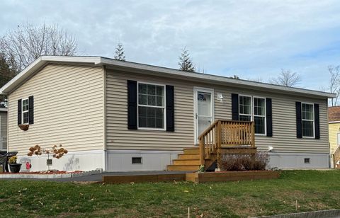 14 Sir Lancelot Drive Exeter NH 03833