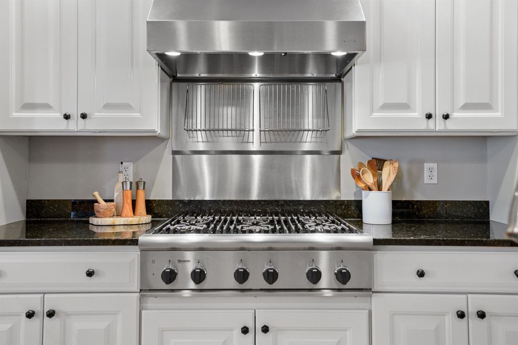 Photo of 16 Gowing Lane, Amherst, NH 03031 (MLS # 5078144)