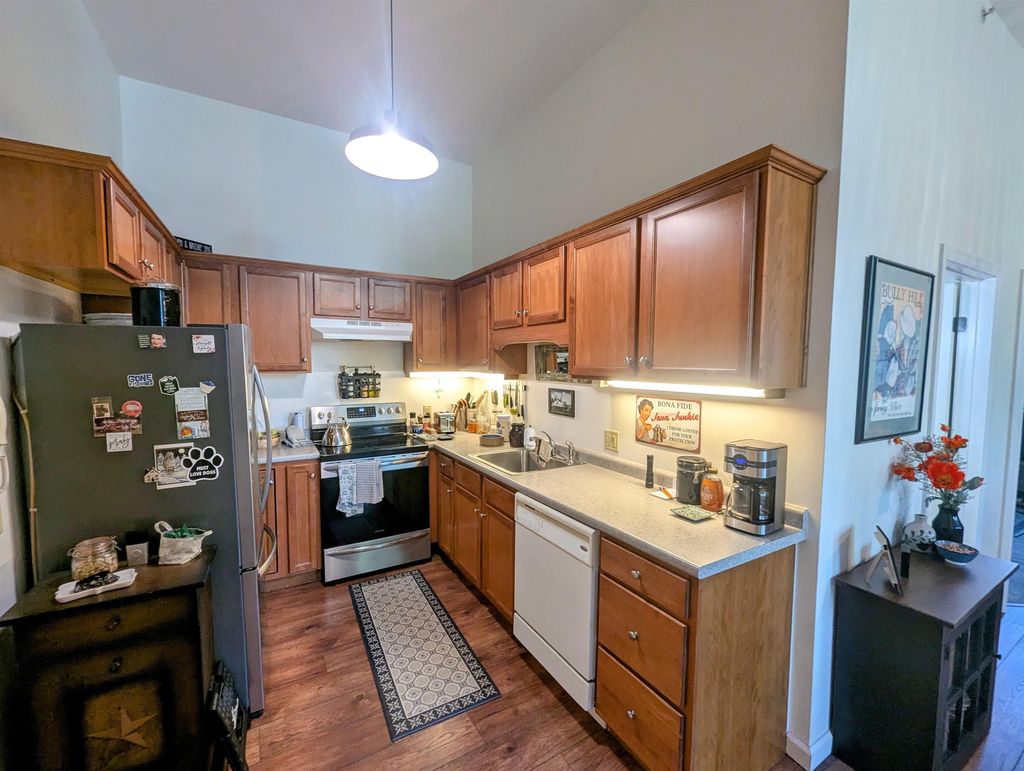 Photo of 26 Mulberry Street #6, Claremont, NH 03743 (MLS # 5065458)